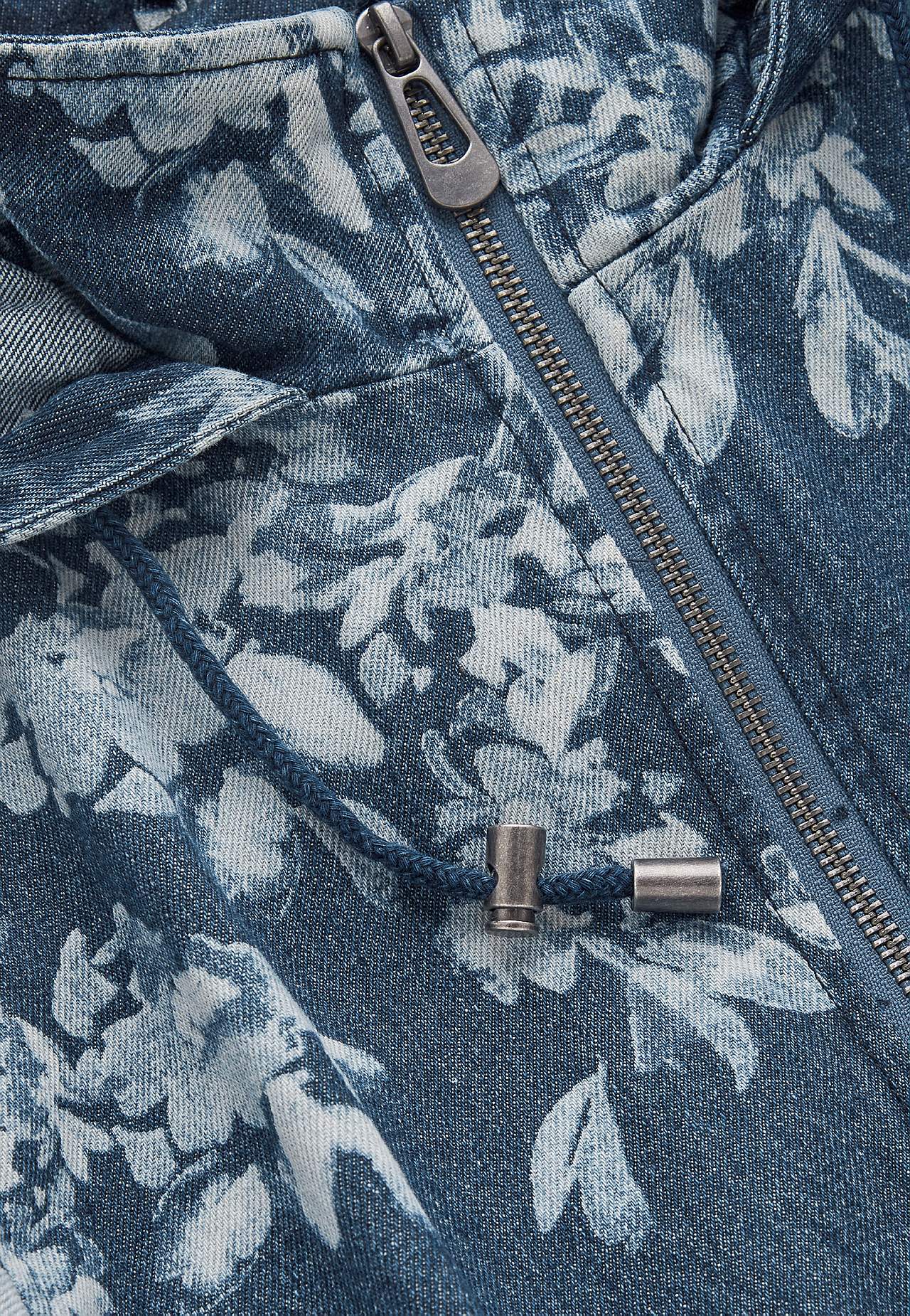 Rakstaina džinsa kapučjaka