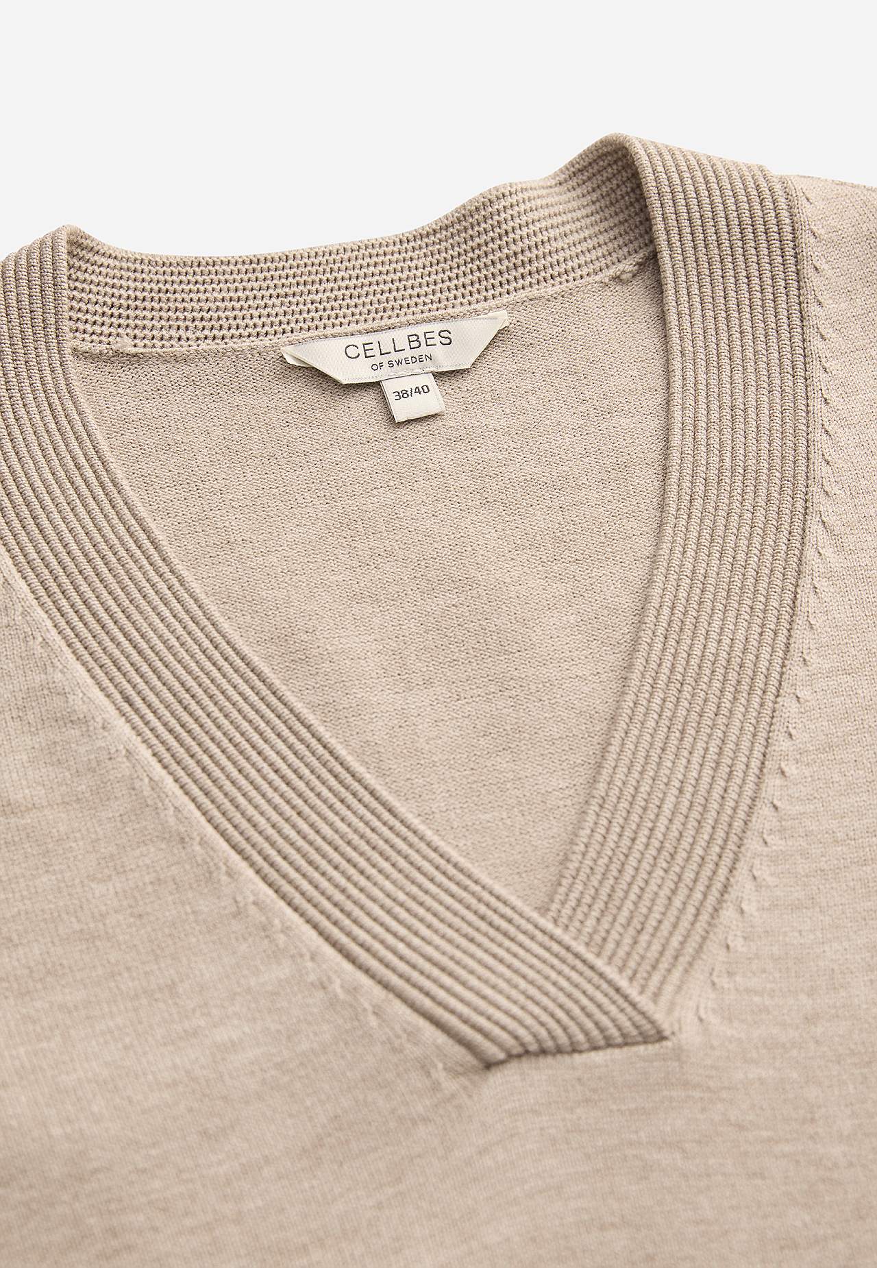 Smalka adījuma tunika