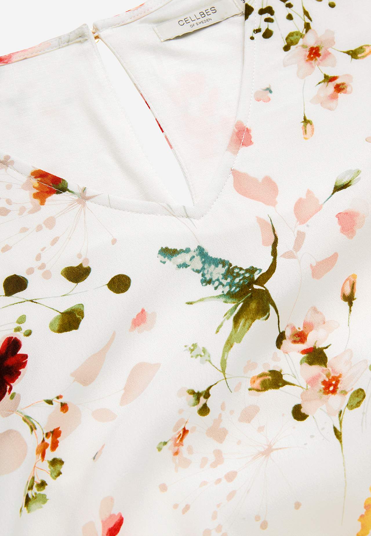 Vasarīga svētku kleita ar volāniem