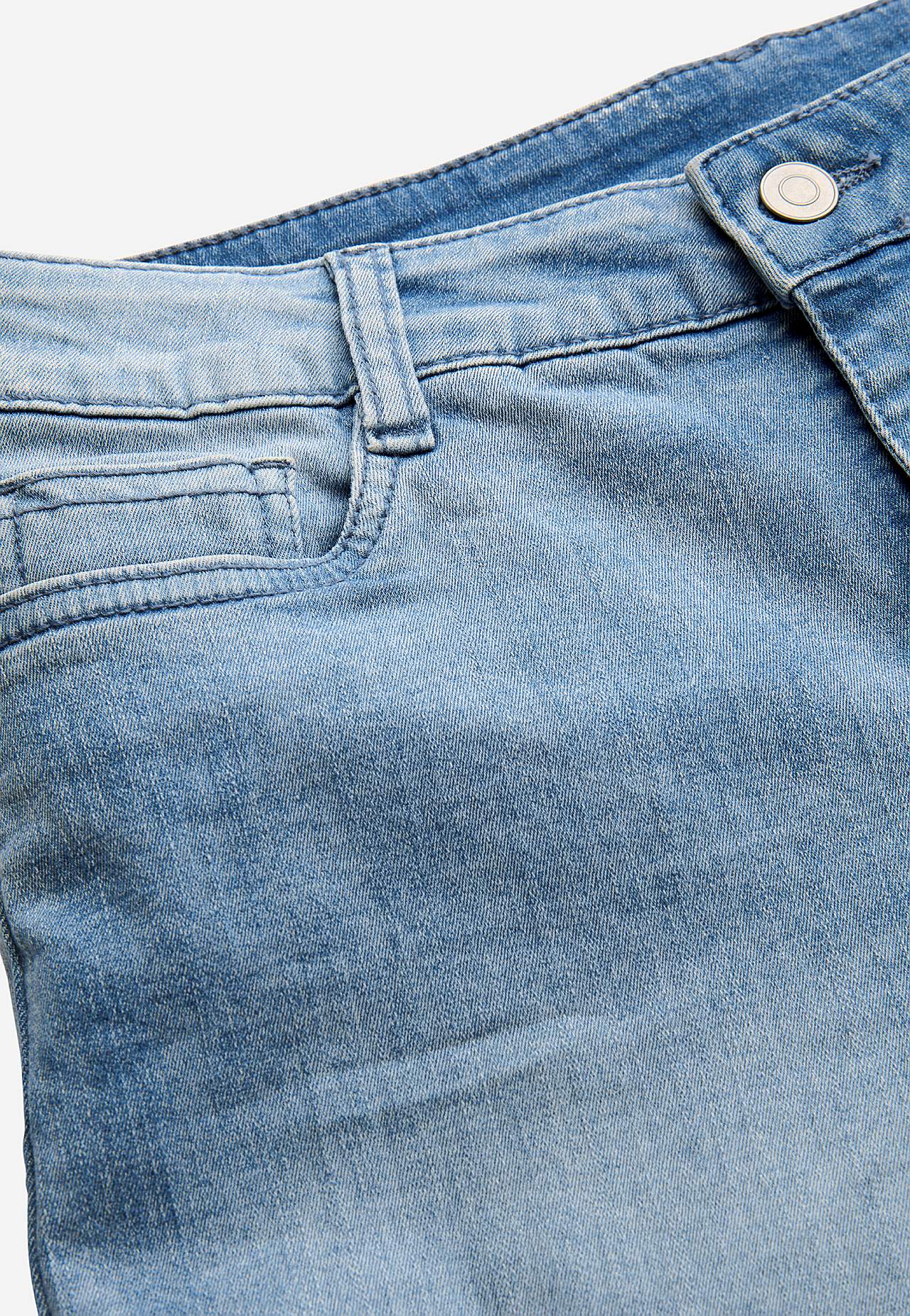 Ērti un elastīgi džinsa šorti 