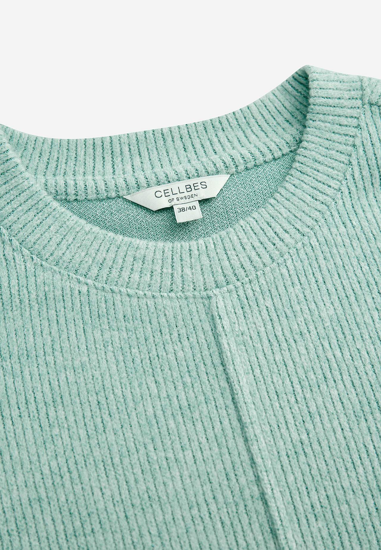 Ļoti mīksts džemperis ar dekoratīvu vīli vidū Beata