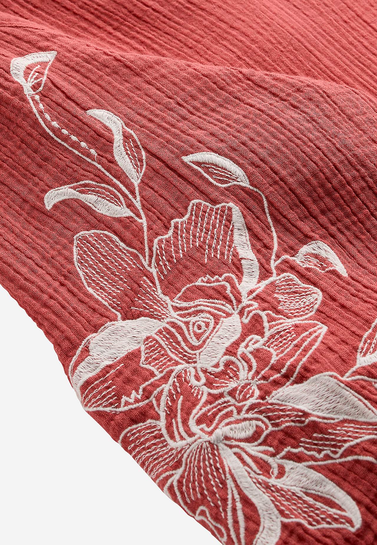 Krokotas kokvilnas kleita ar izšuvumu