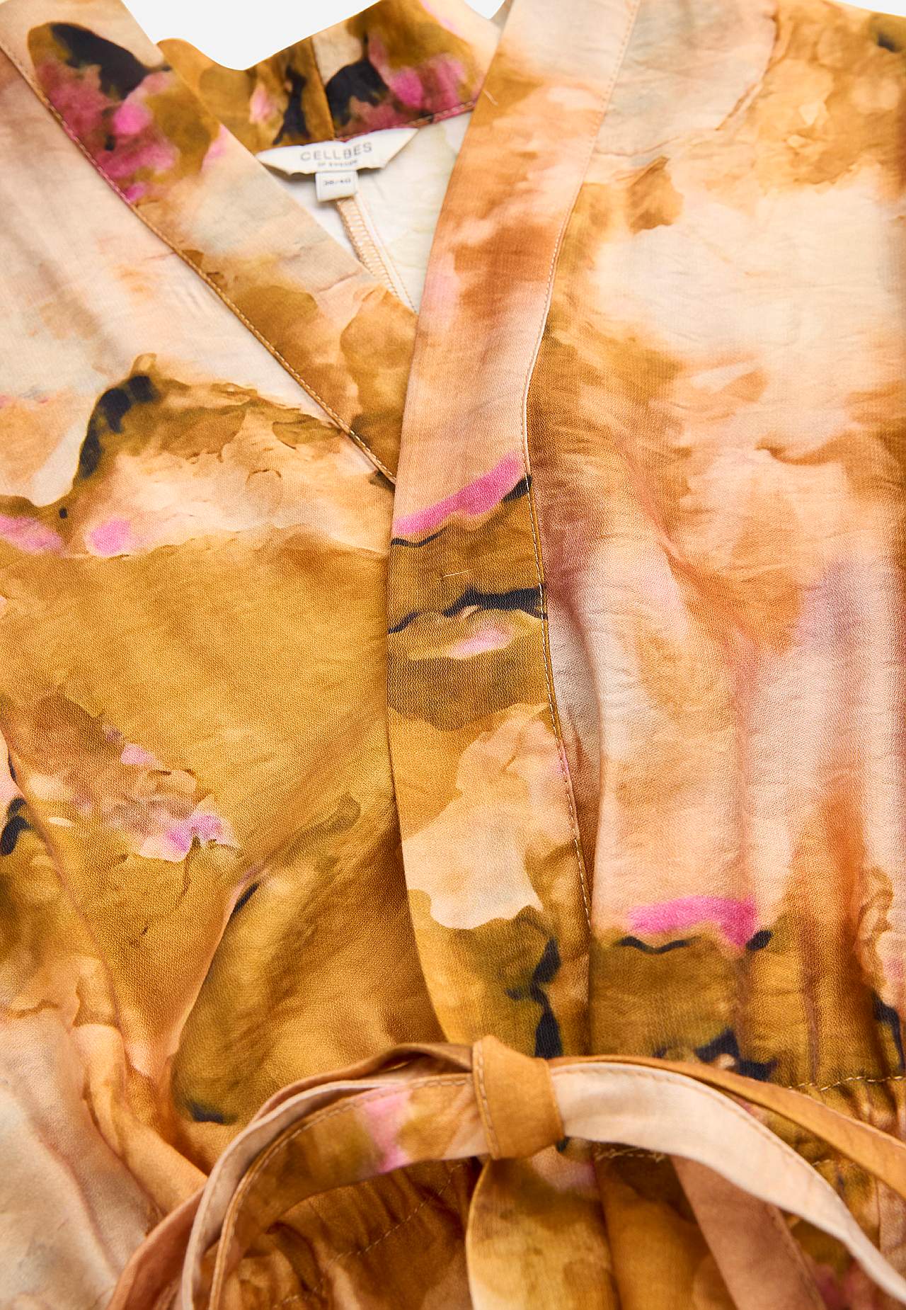 Rakstaina, padevīga kimono jaka