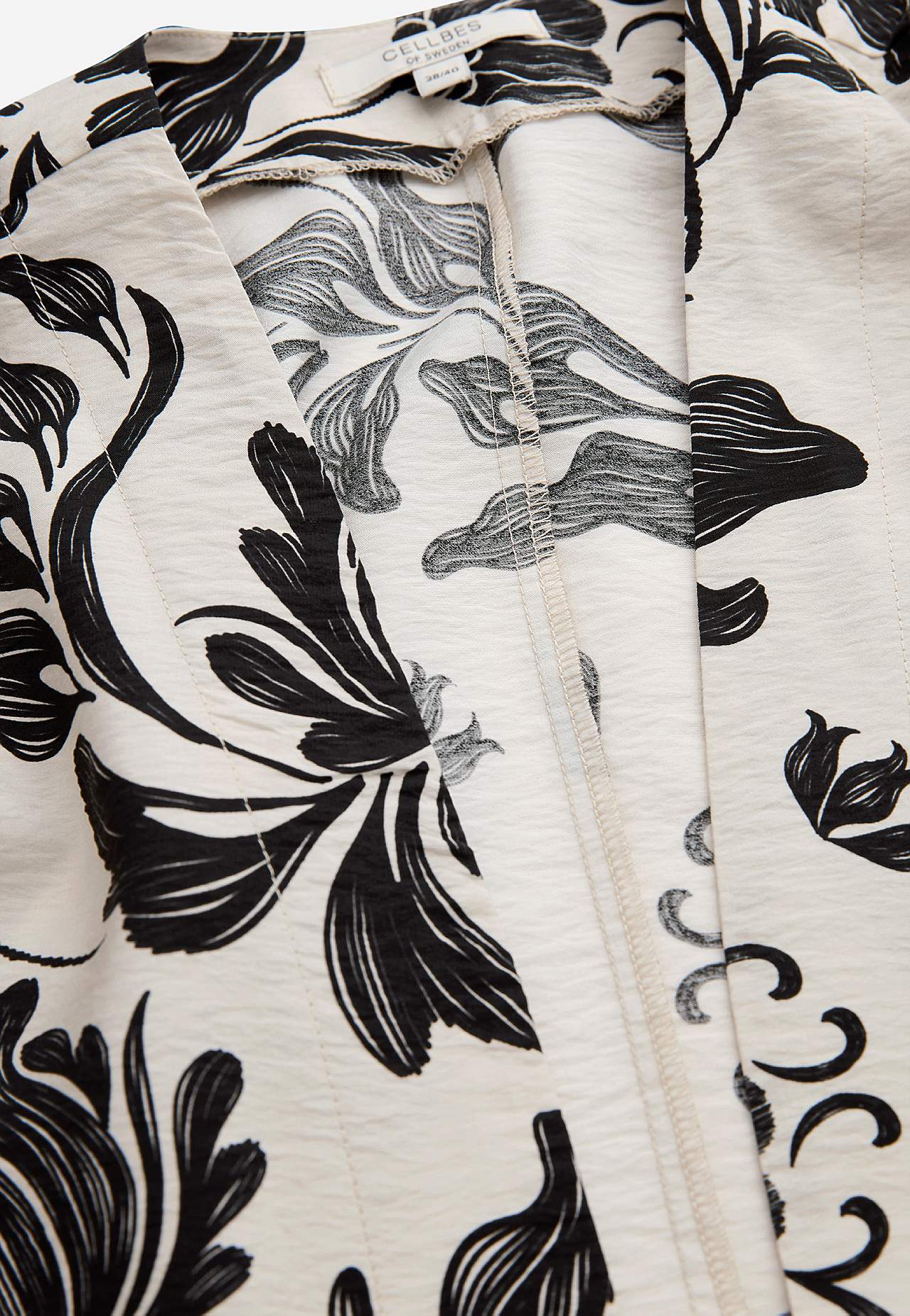 Kaftāns bez aizdares, ar kabatām