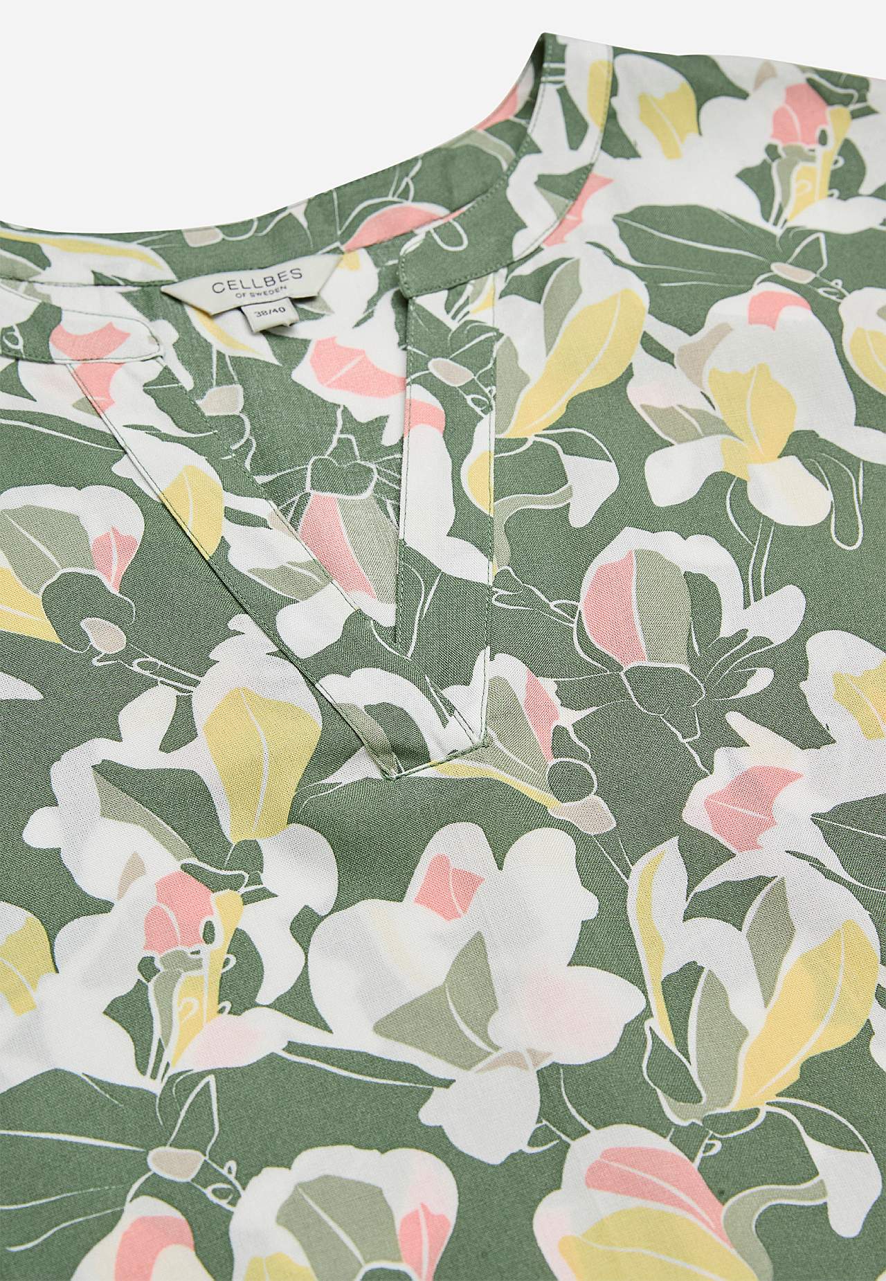 Viskozes kleita ar volāniem