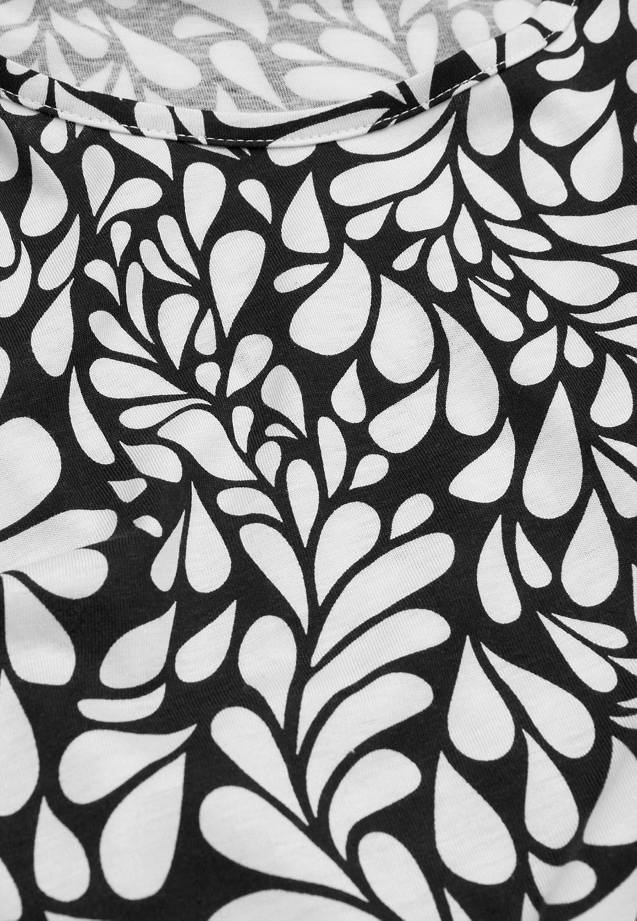 Trikotāžas kleita ar volāniem