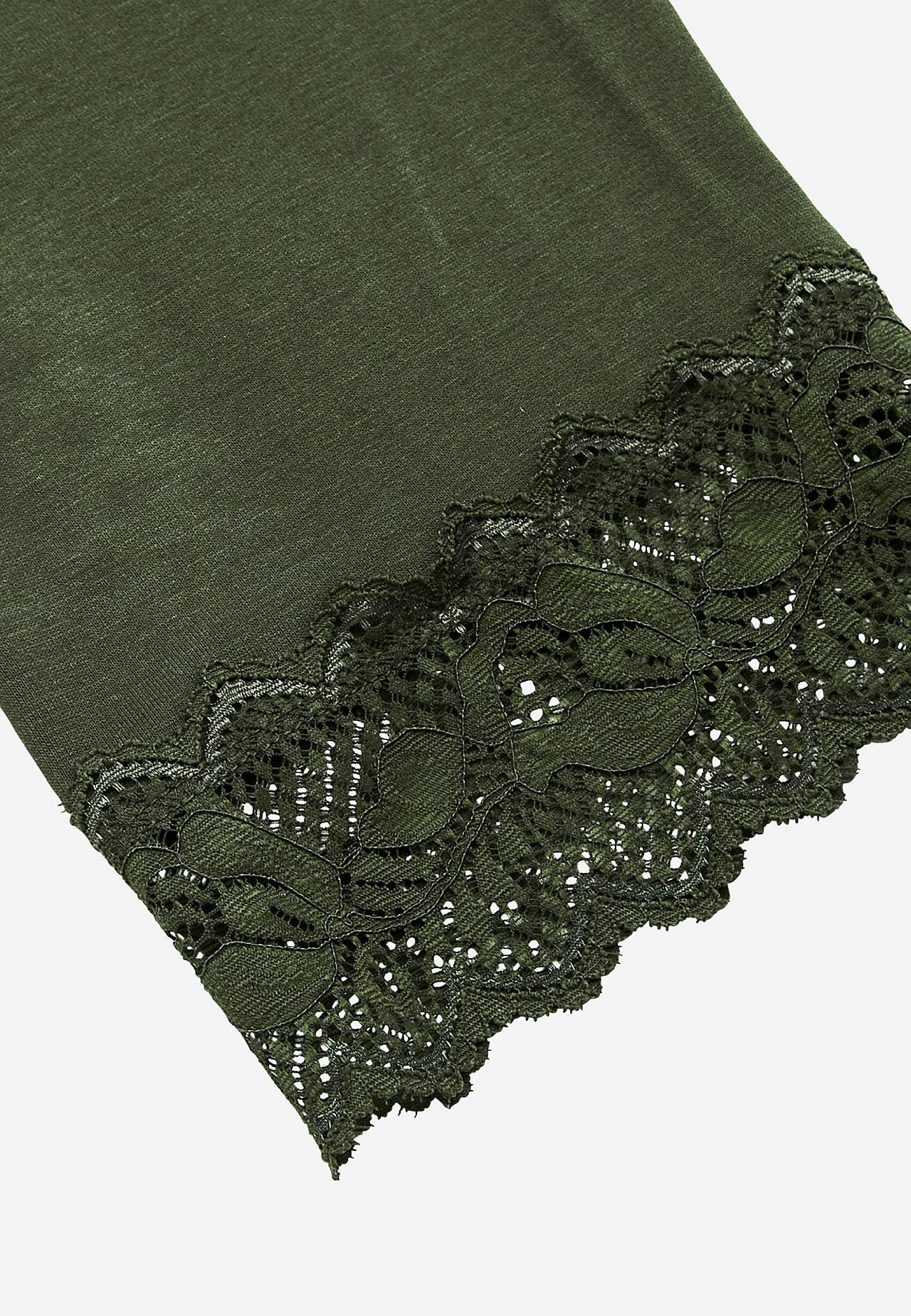 Kapri legingi ar mežģīnēm