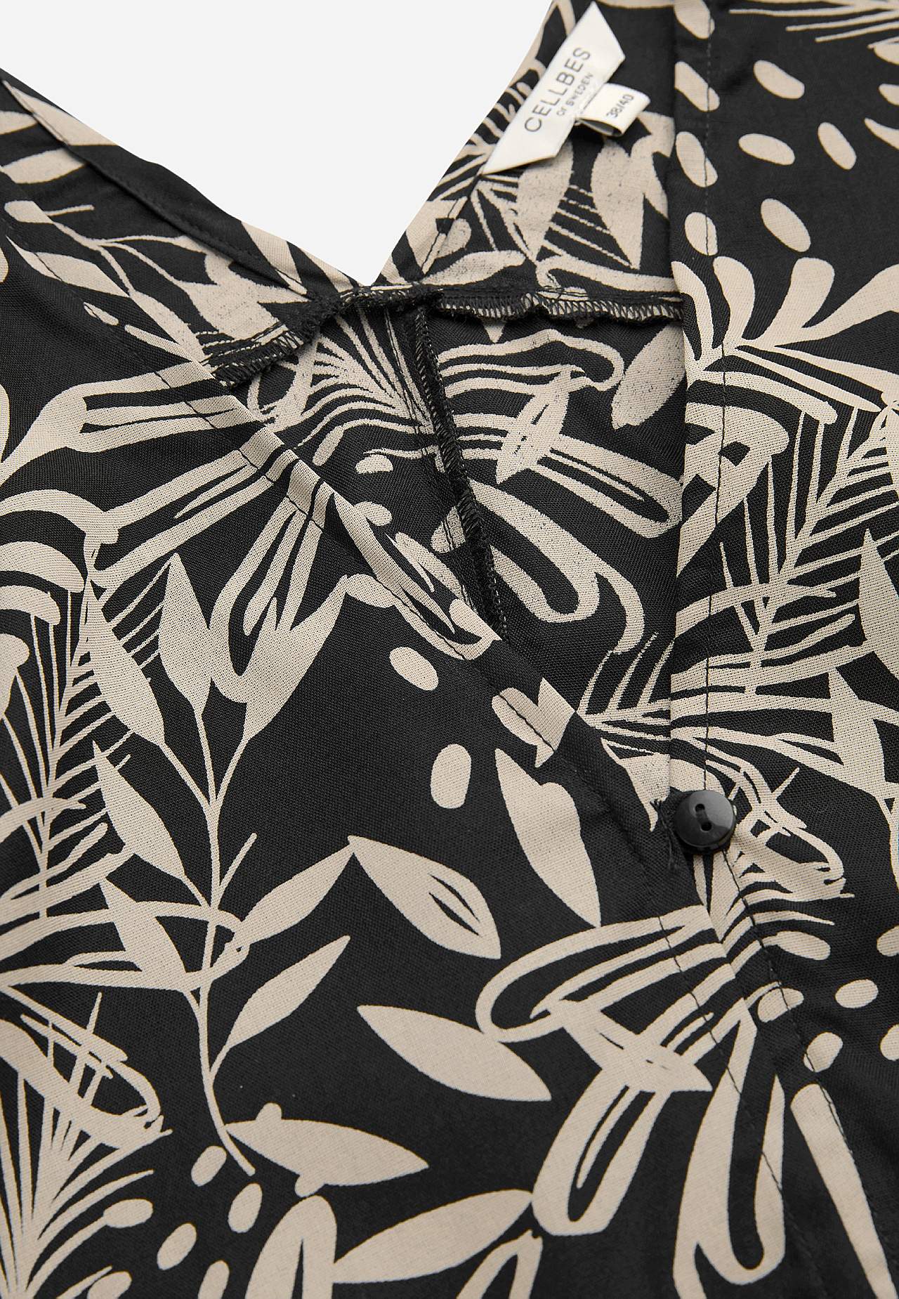 Rakstains pludmales kaftāns ar pogām