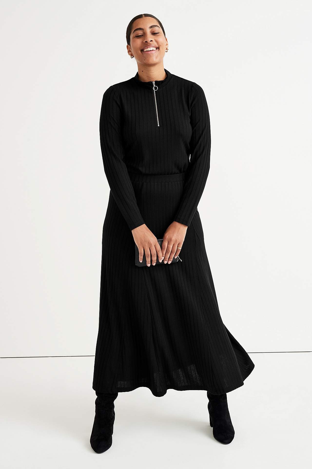 Gari rievotas trikotāžas svārki