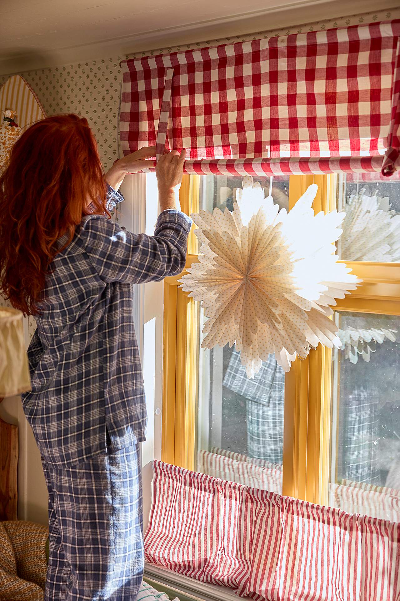 Rullējami rūtaina auduma aizkari