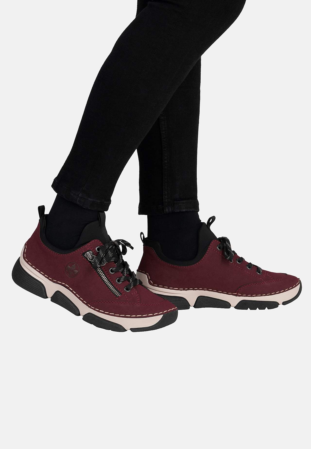 Viegli uzvelkamas teniskurpes