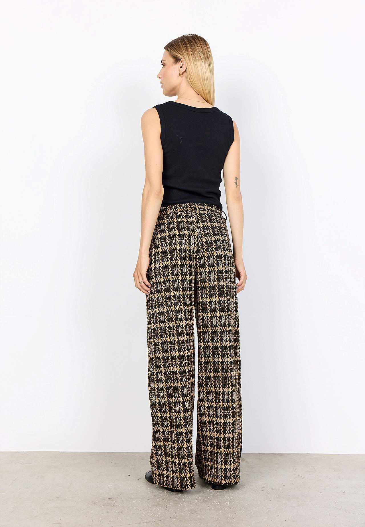 Trikotāžas bikses ar kabatām