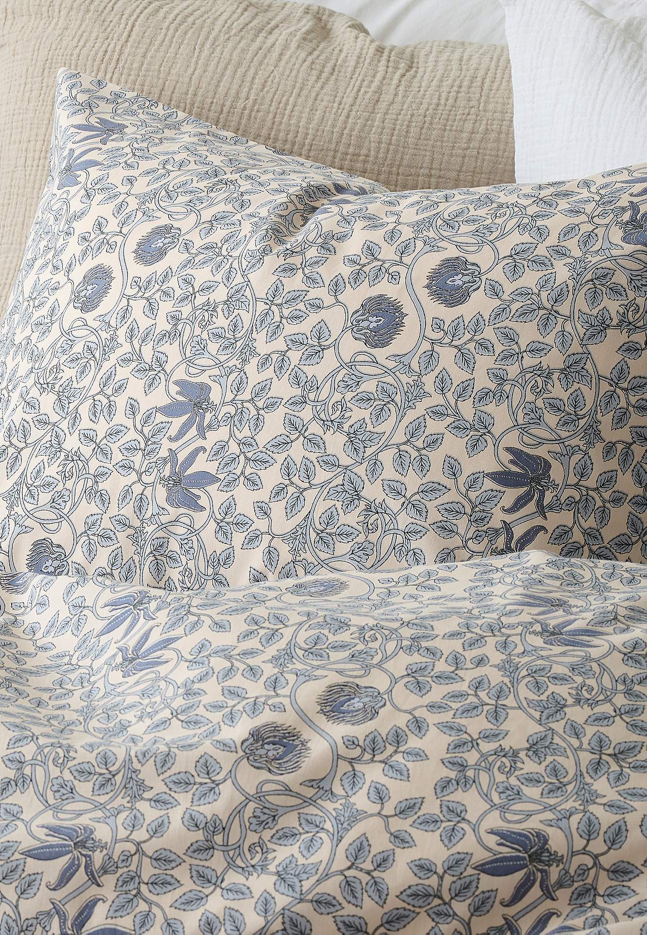 Gultasveļas komplekts ar sīkiem ziediņiem 150x210 cm