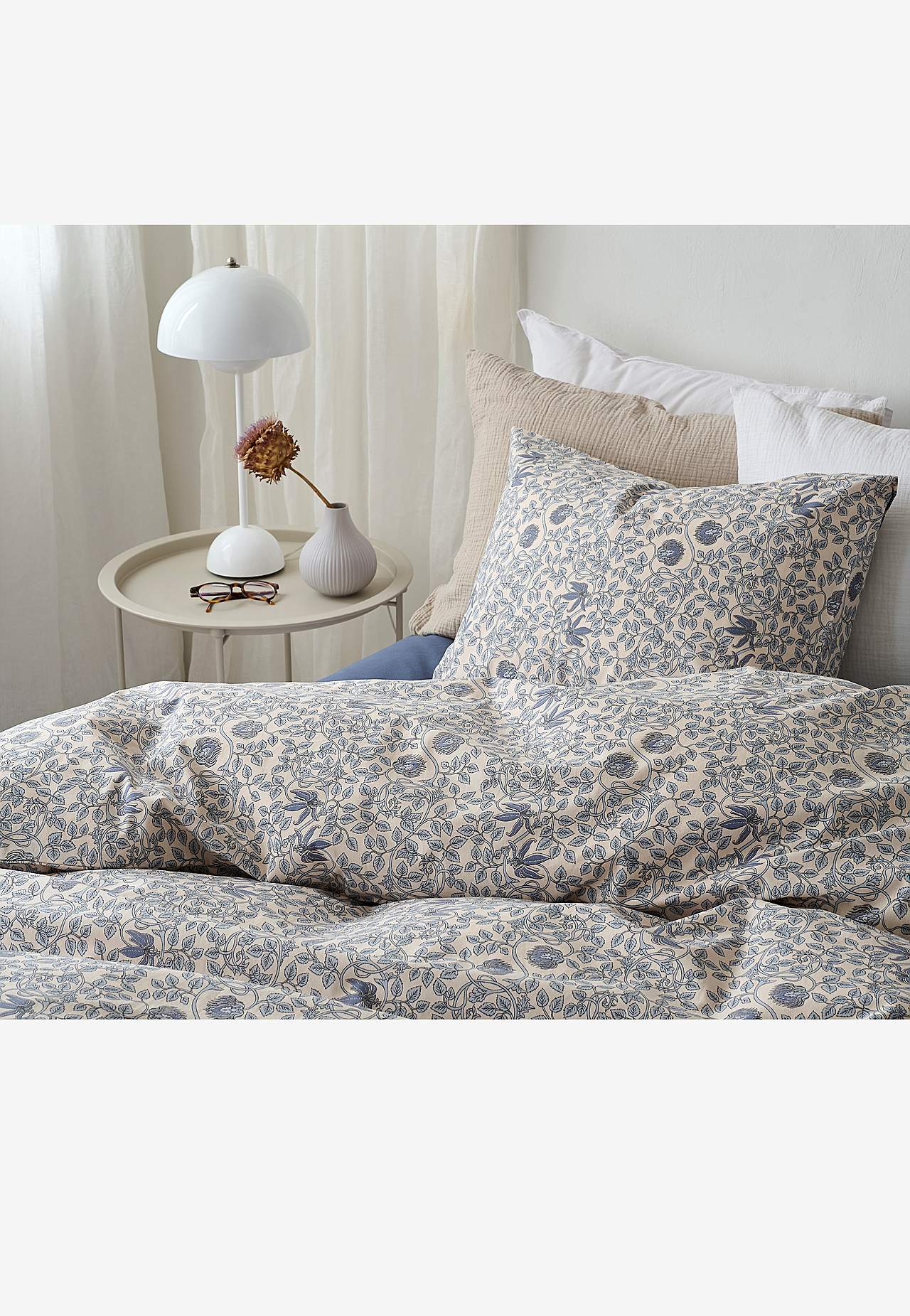 Gultasveļas komplekts ar sīkiem ziediņiem 150x210 cm