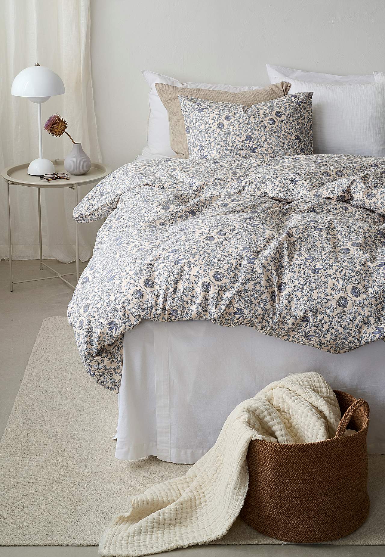 Gultasveļas komplekts ar sīkiem ziediņiem 150x210 cm