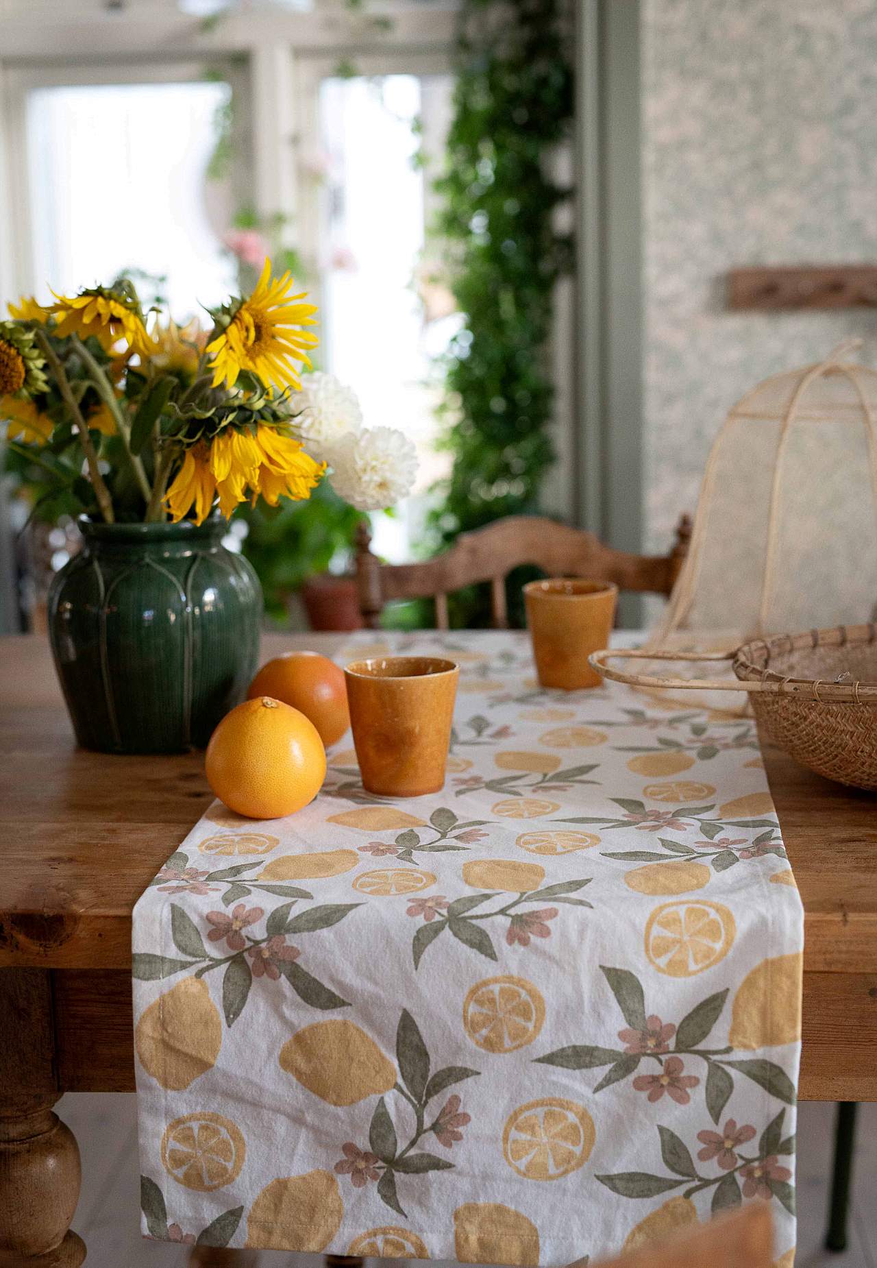 Galdceliņš ar citronu rakstu