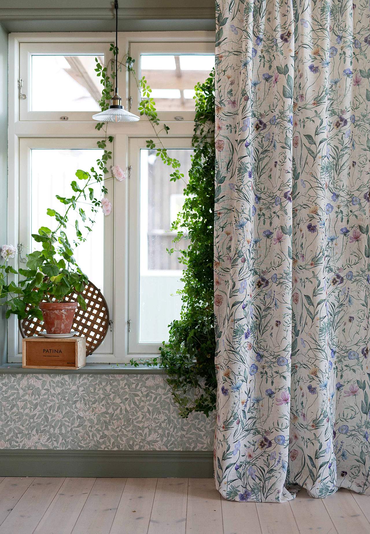 Puķaini aizkari ar daudzfunkcionālu lenti kompl. 2 gabali