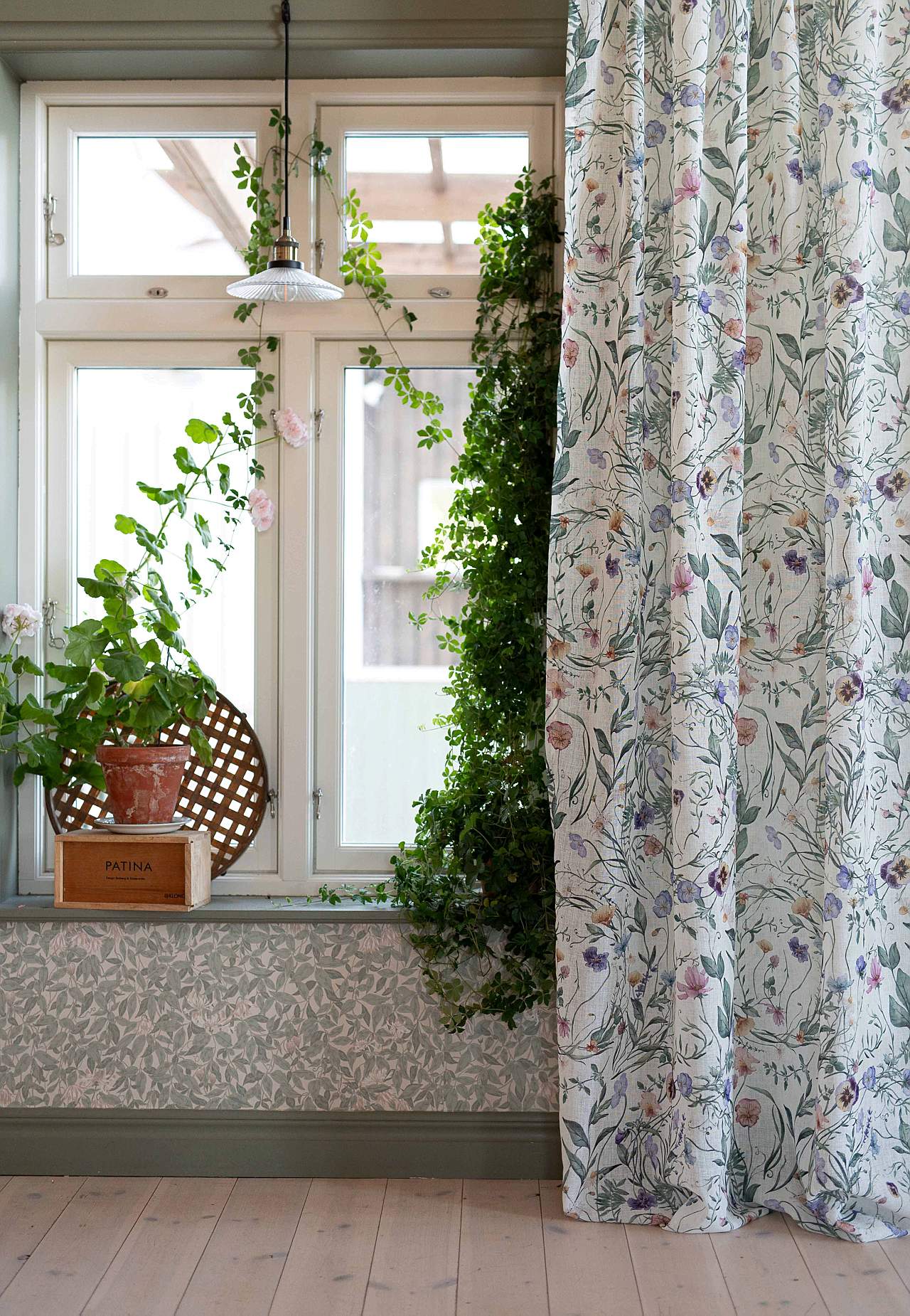 Puķaini aizkari ar daudzfunkcionālu lenti kompl. 2 gabali