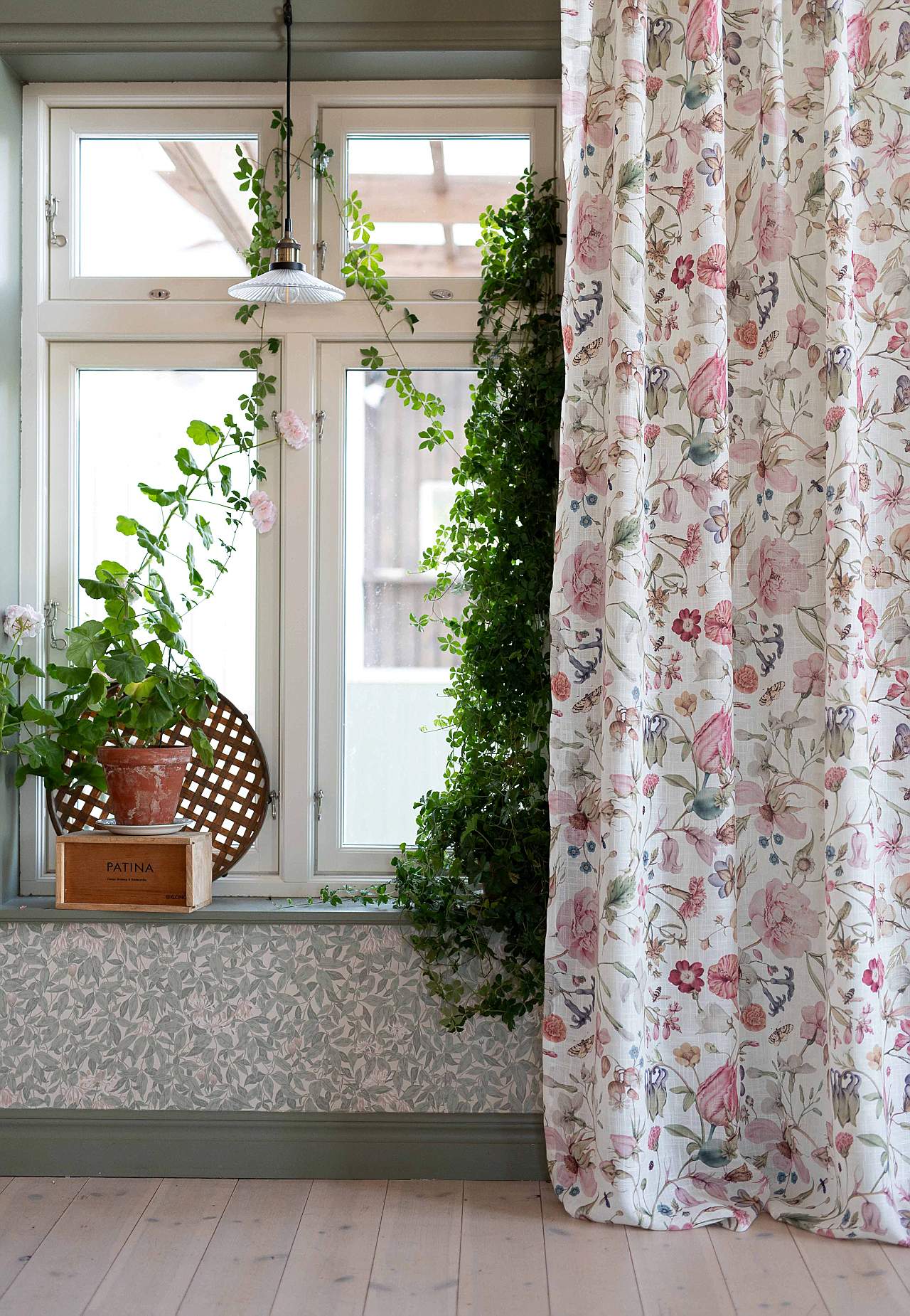 Puķaini aizkari ar daudzfunkcionālu lenti kompl. 2 gabali