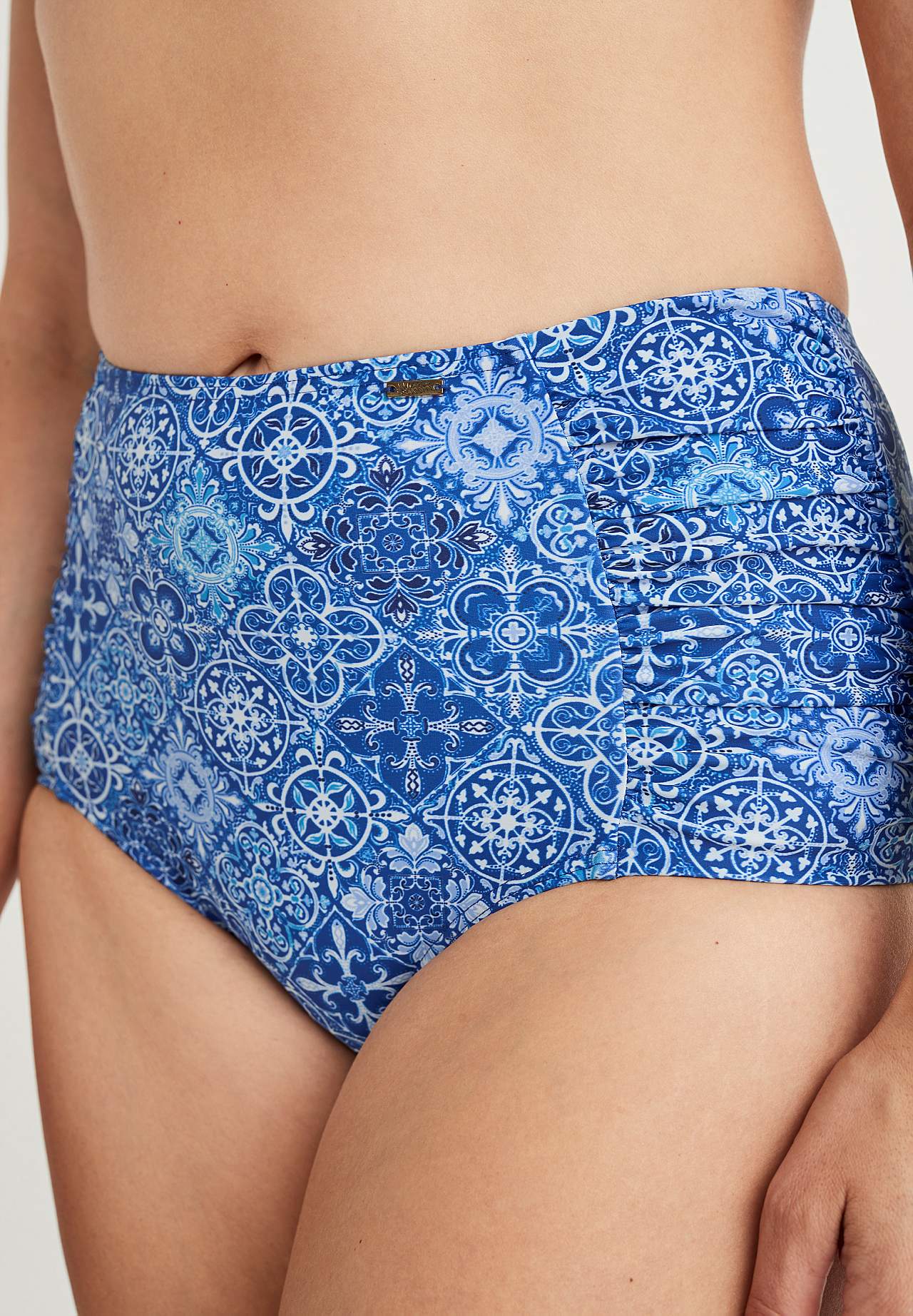 Bikini biksītes ar augstu jostasvietu
