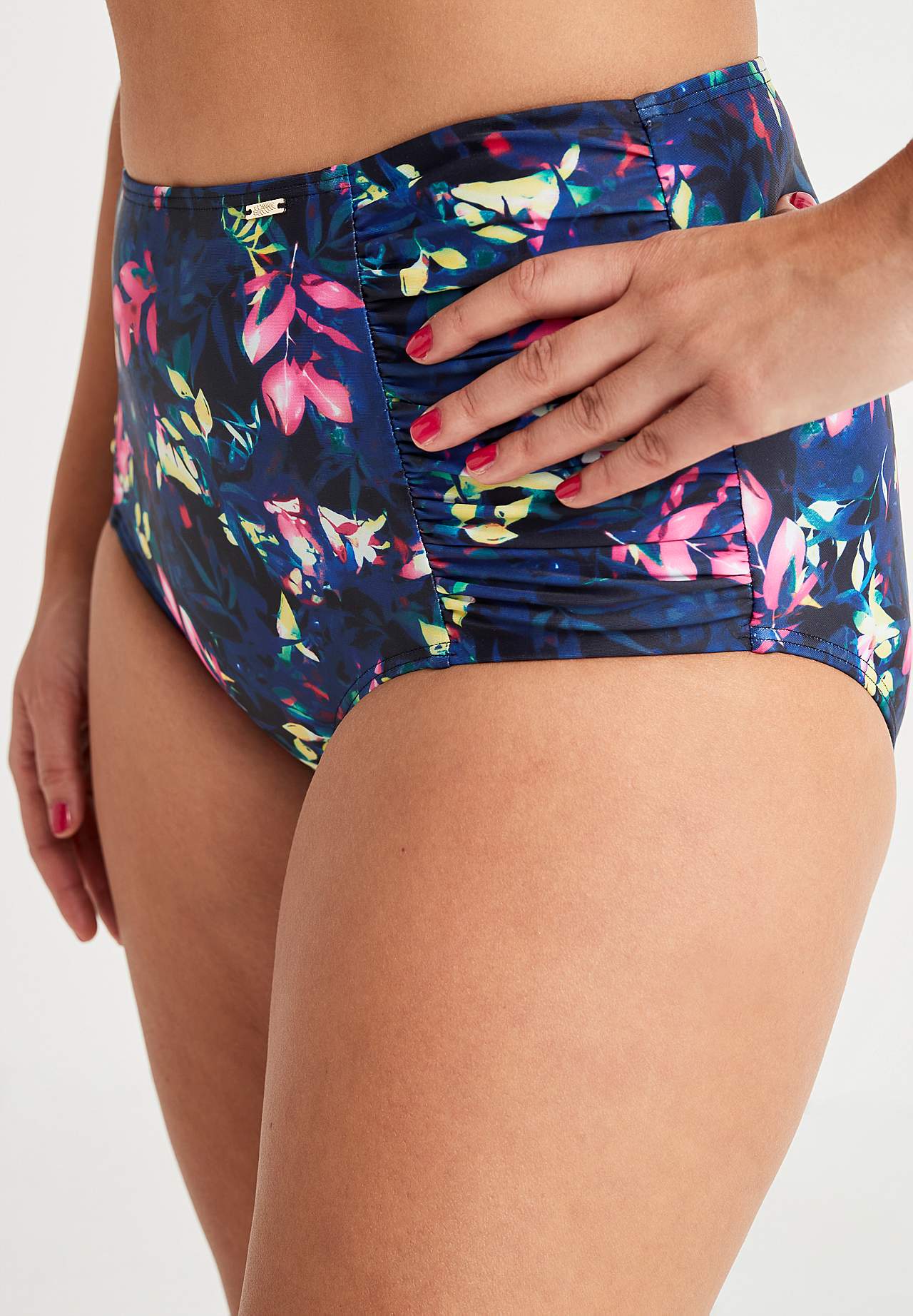 Bikini biksītes ar augstu jostasvietu