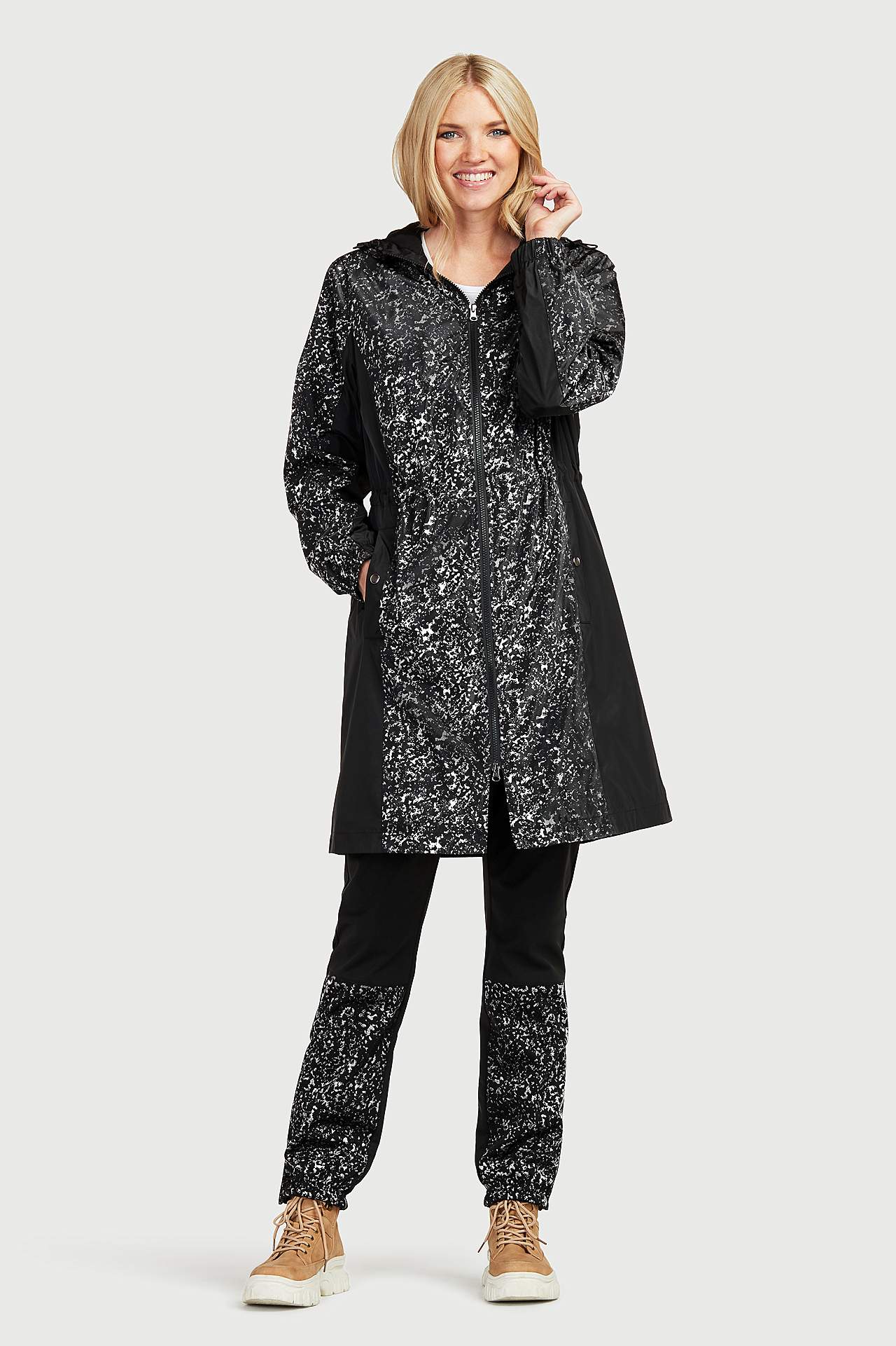 Oderēta atstarojoša jaka