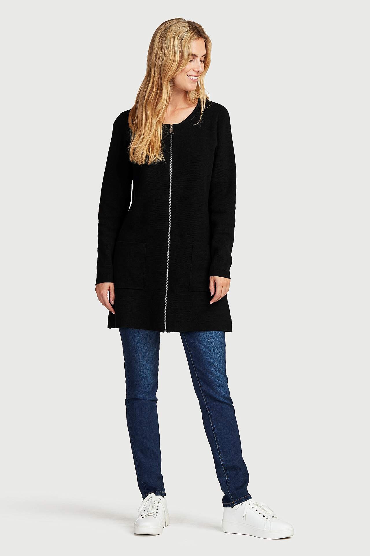 Augumu modelējoši džinsi ar elastību