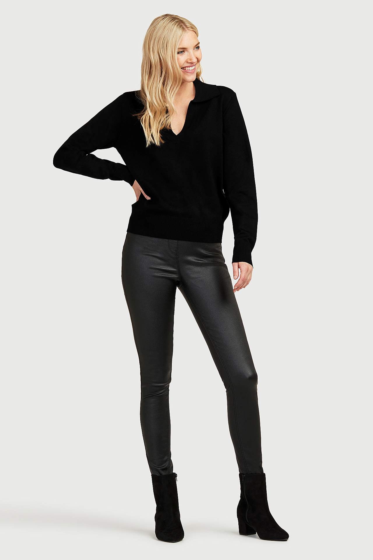 Mīksts, adīts džemperis ar apkakli