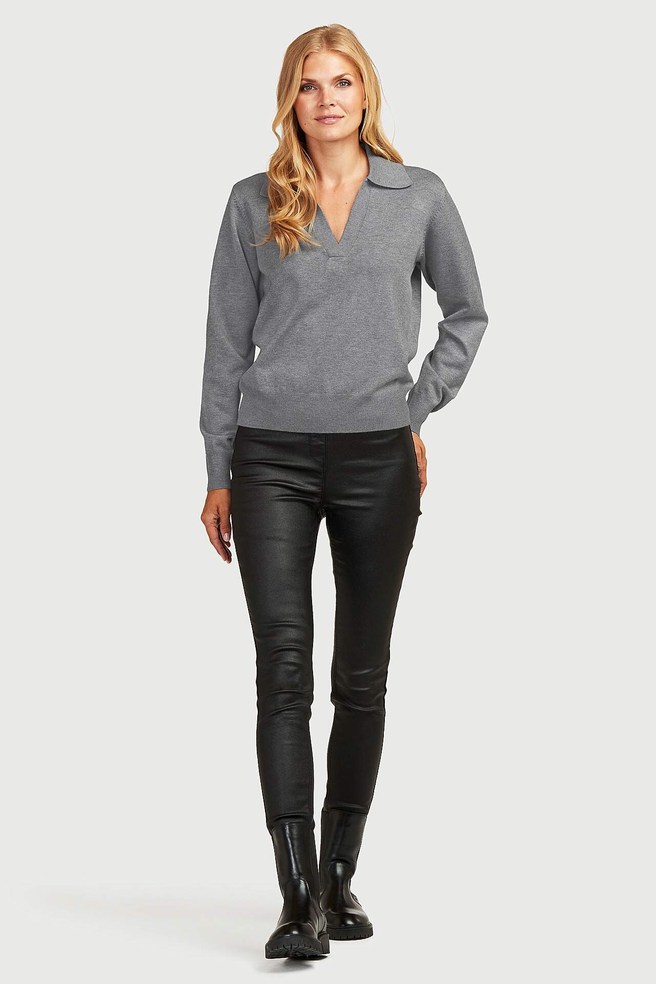 Mīksts, adīts džemperis ar apkakli