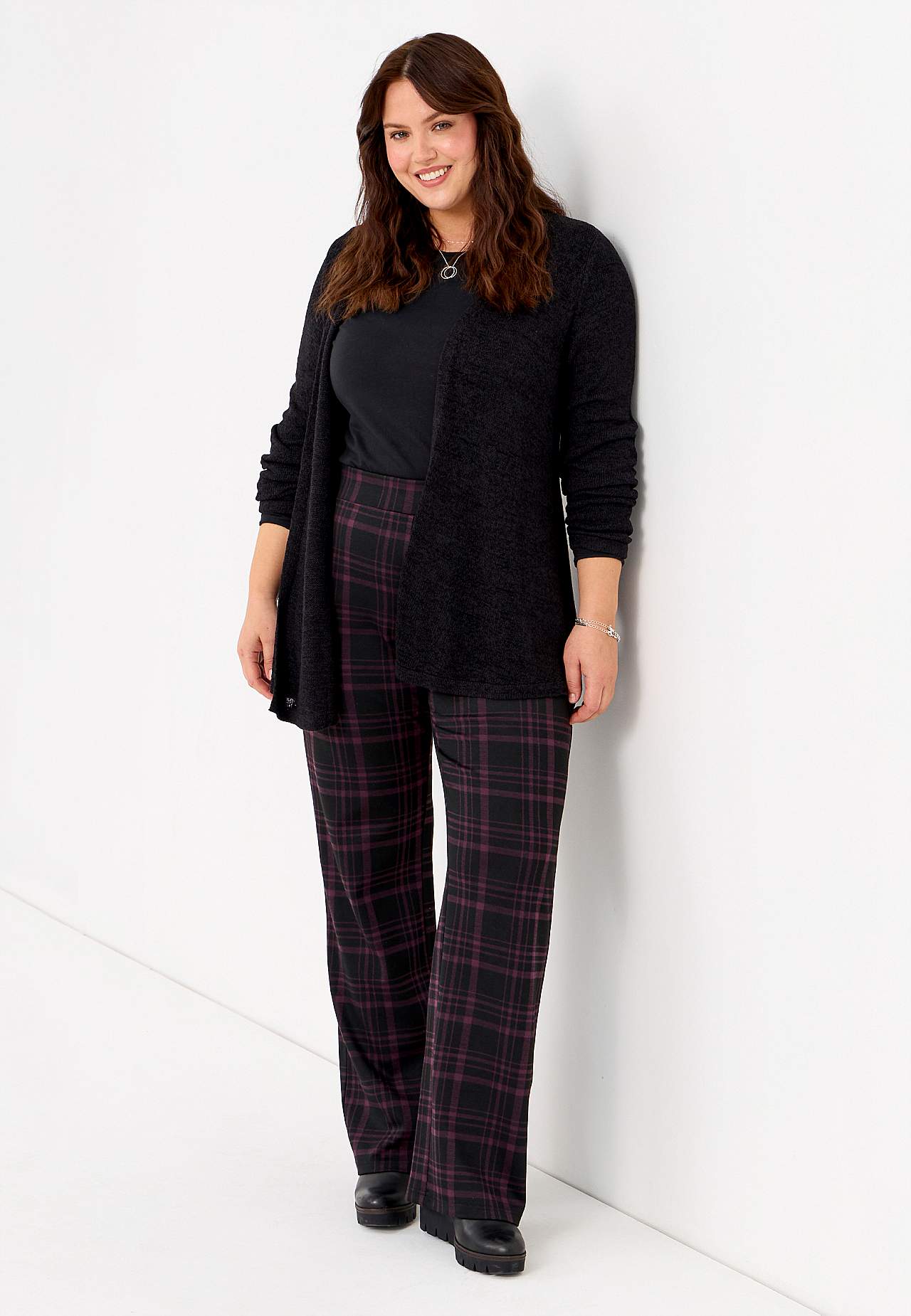 Trikotāžas bikses ar taisnām starām