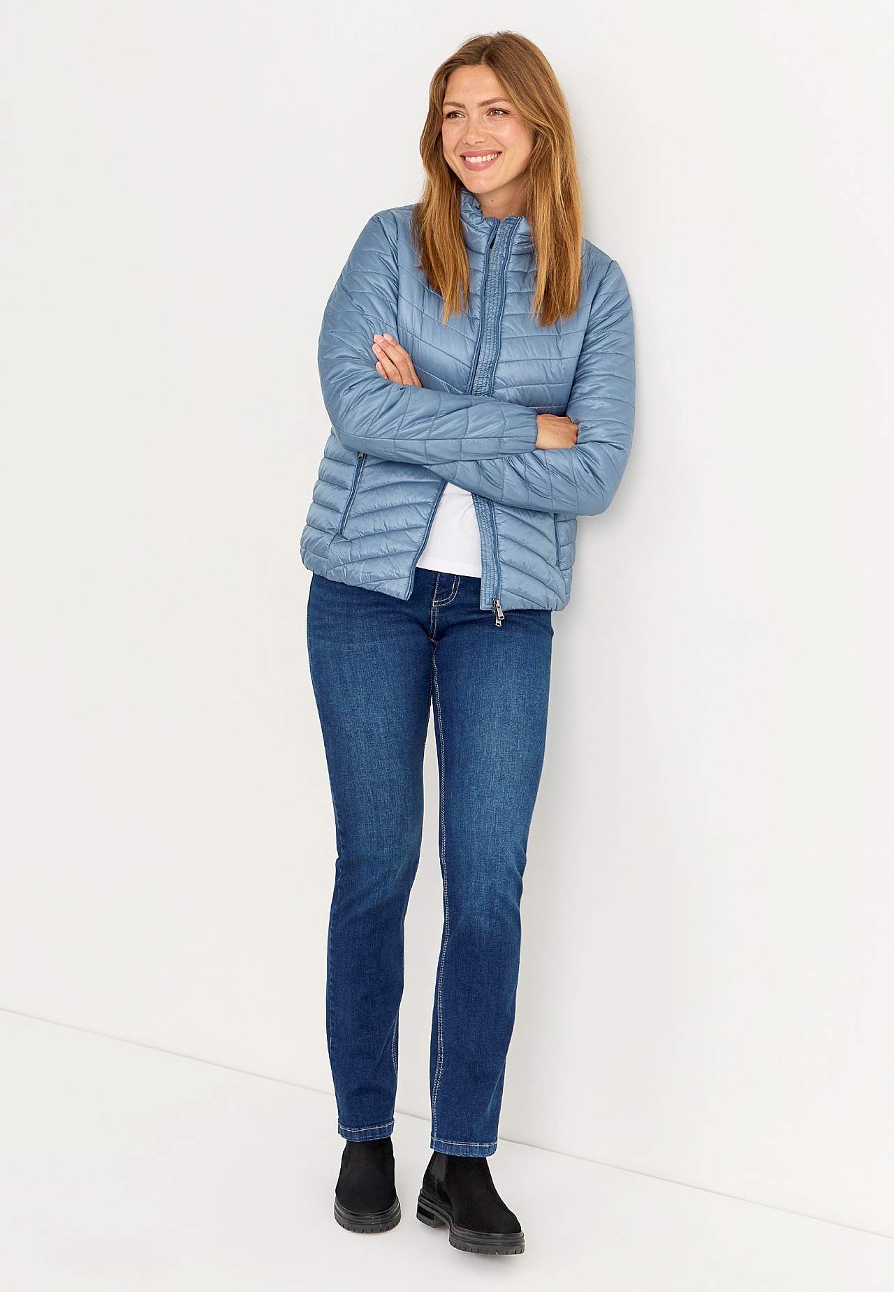 Viegla jaka no materiāla ar mirdzumu