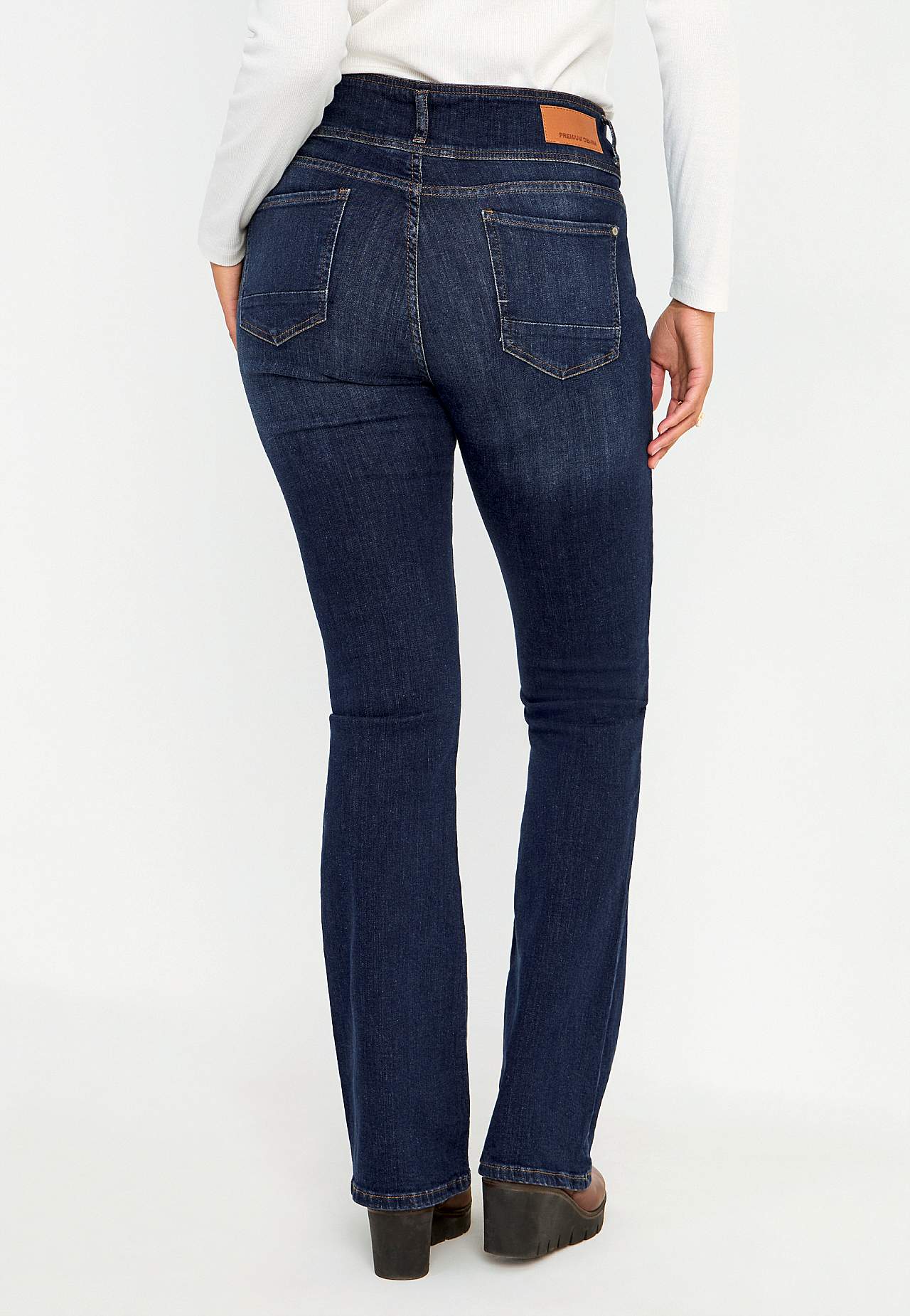 Bootcut džinsi ar augstu jostasvietu