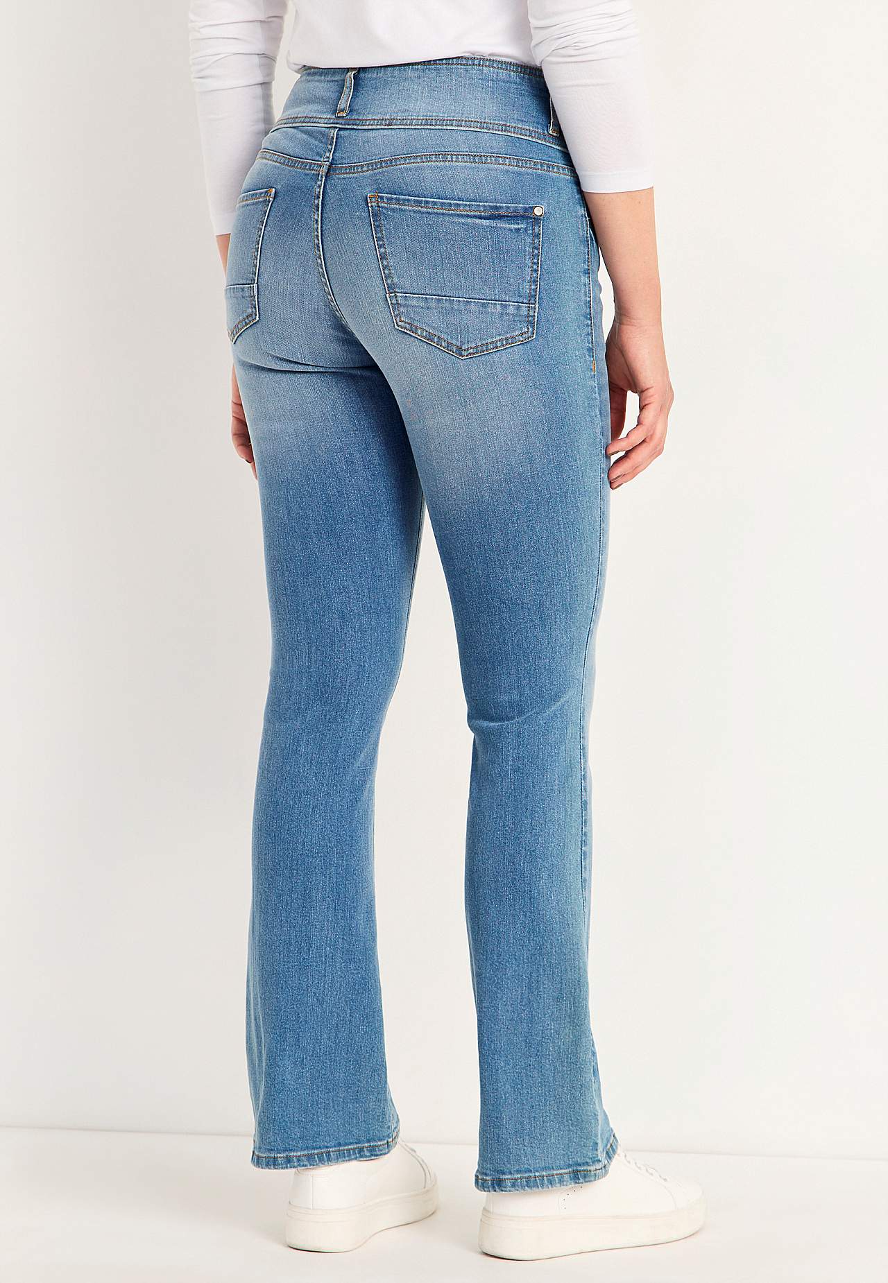 Bootcut džinsi ar augstu jostasvietu