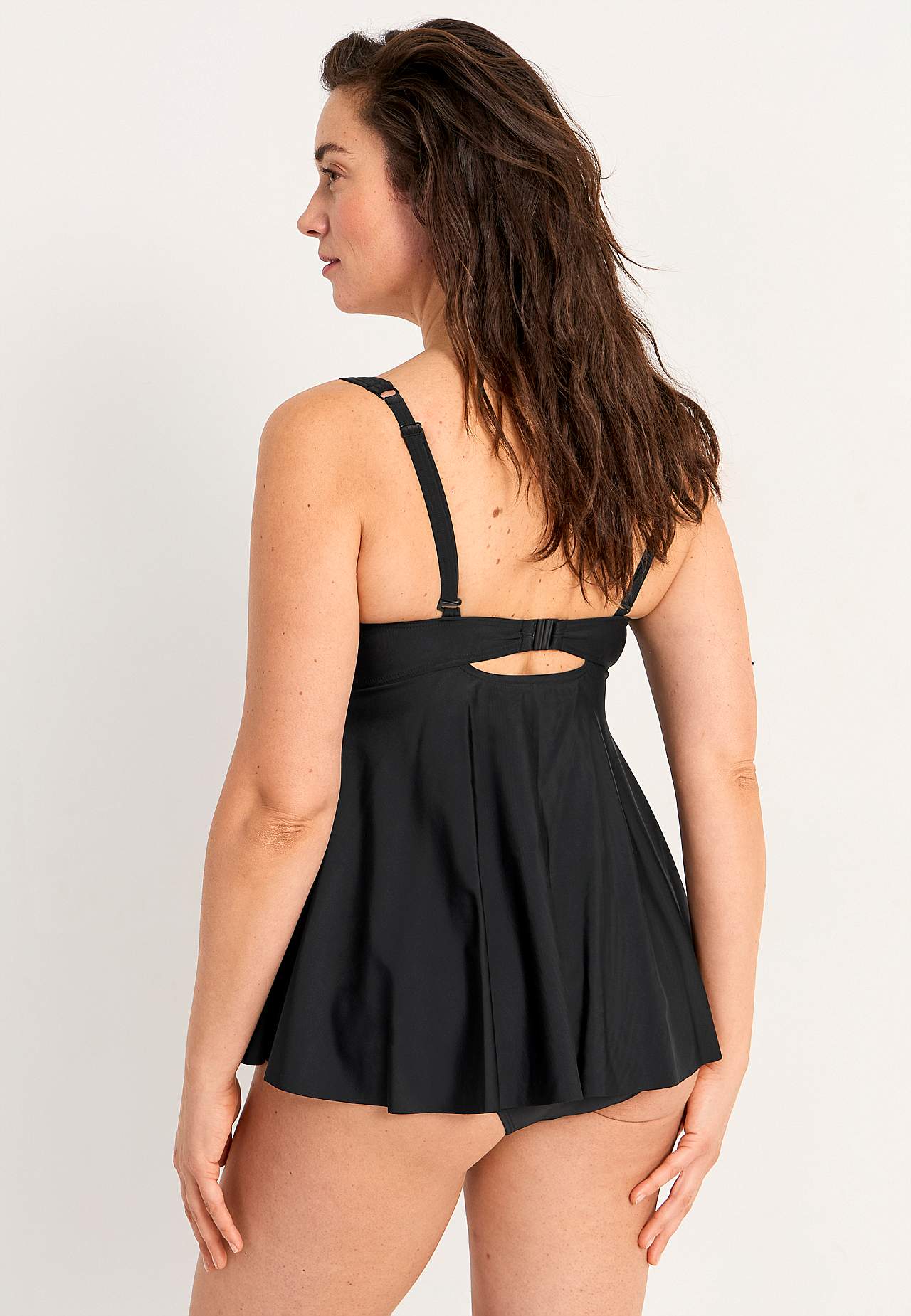 Labi pieguļošs tankini tops
