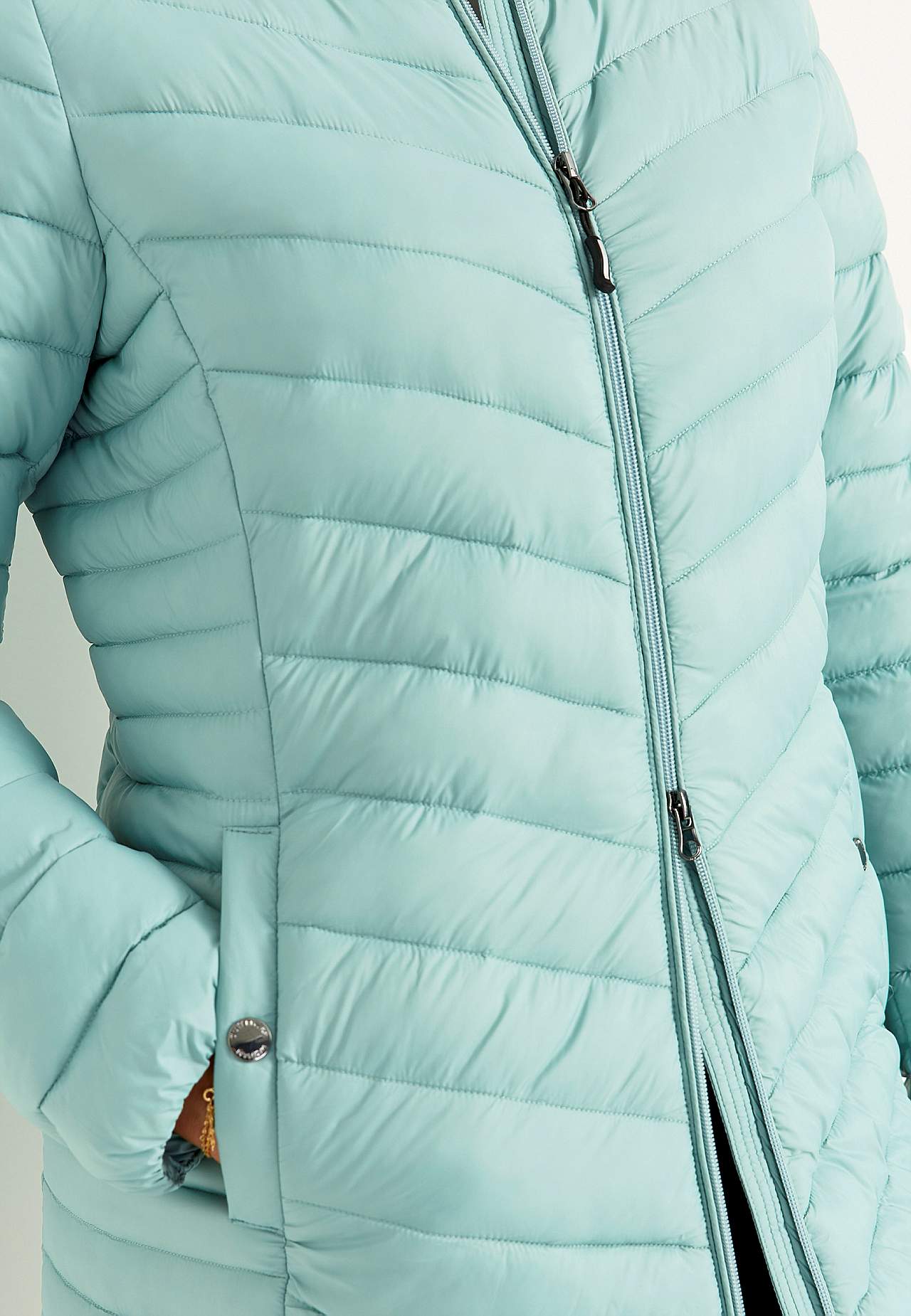 Viegla, stepēta jaka