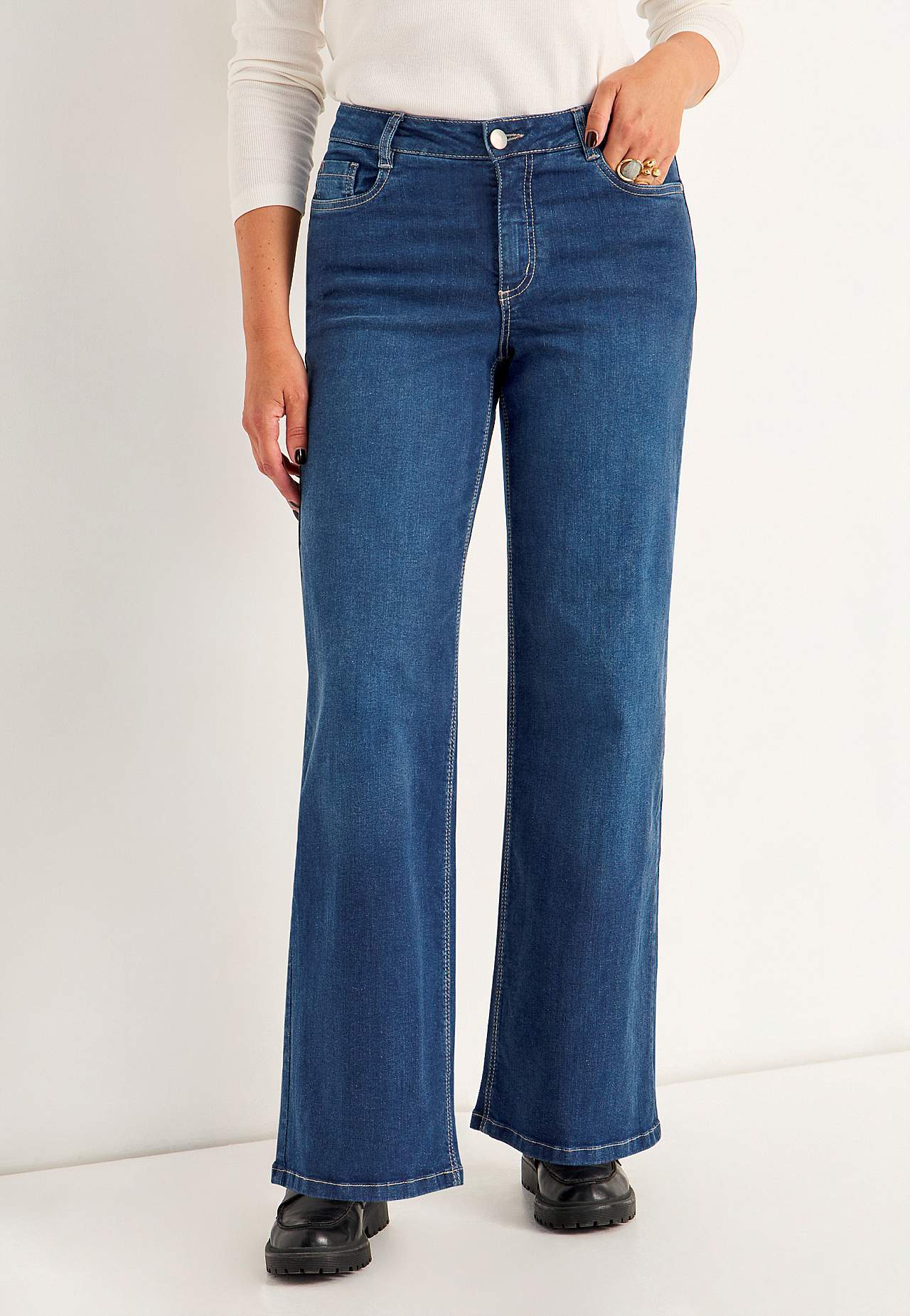 Plati džinsi ar augstu jostasvietu Renata