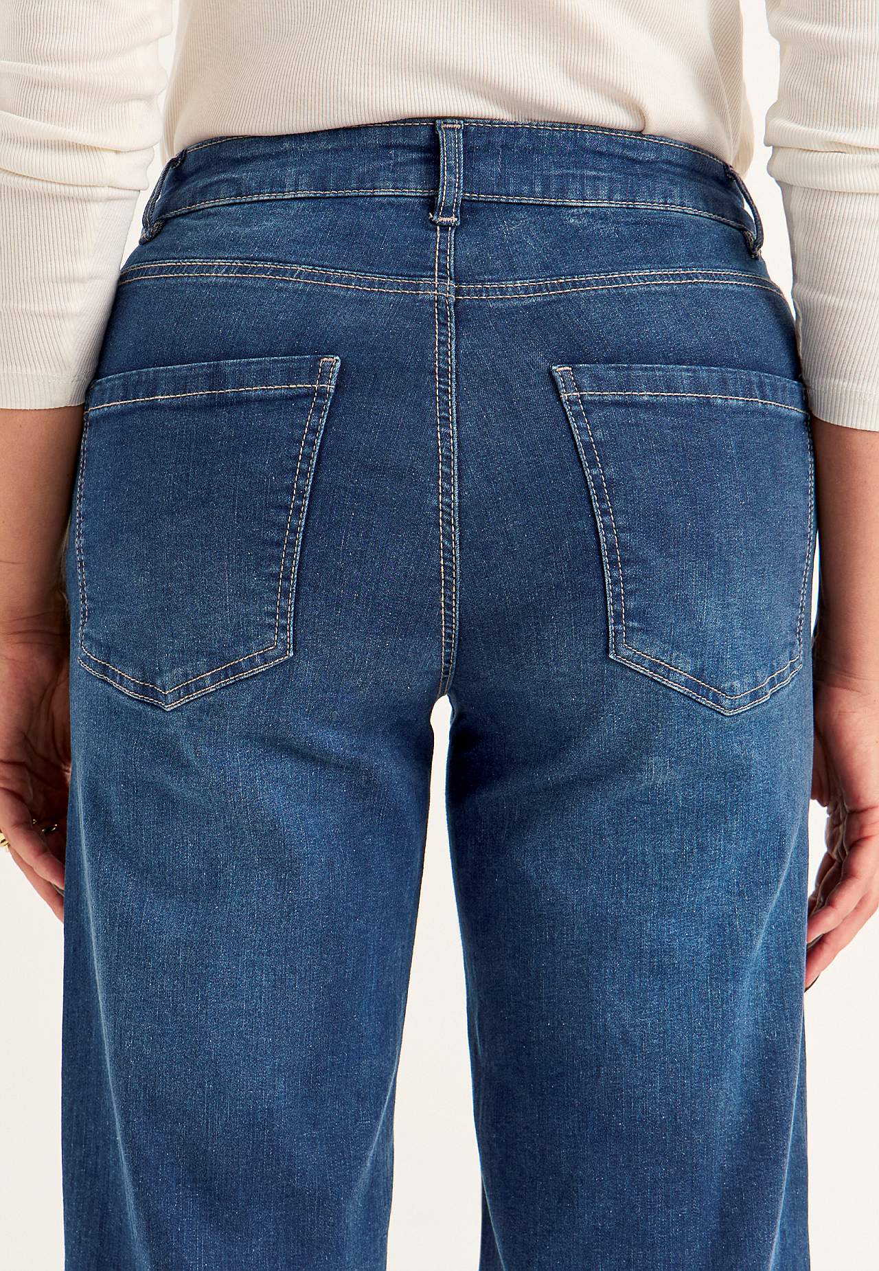 Plati džinsi ar augstu jostasvietu Renata