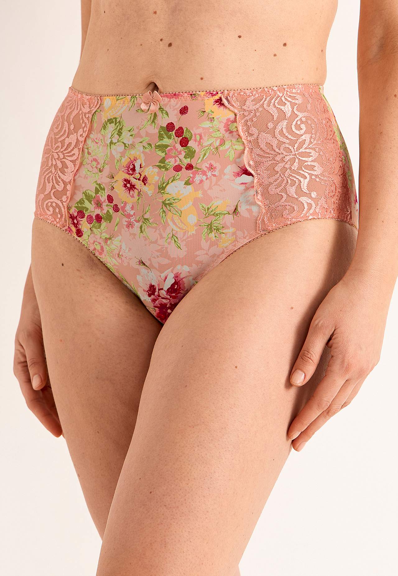 Maksi biksītes ar mežģīnēm sānos Mia/Sandra