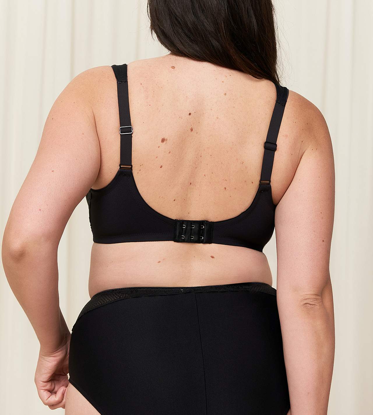 Krūšturis ar stīpiņām un jaukām mežģīnēm Modern Lace+ Cotton