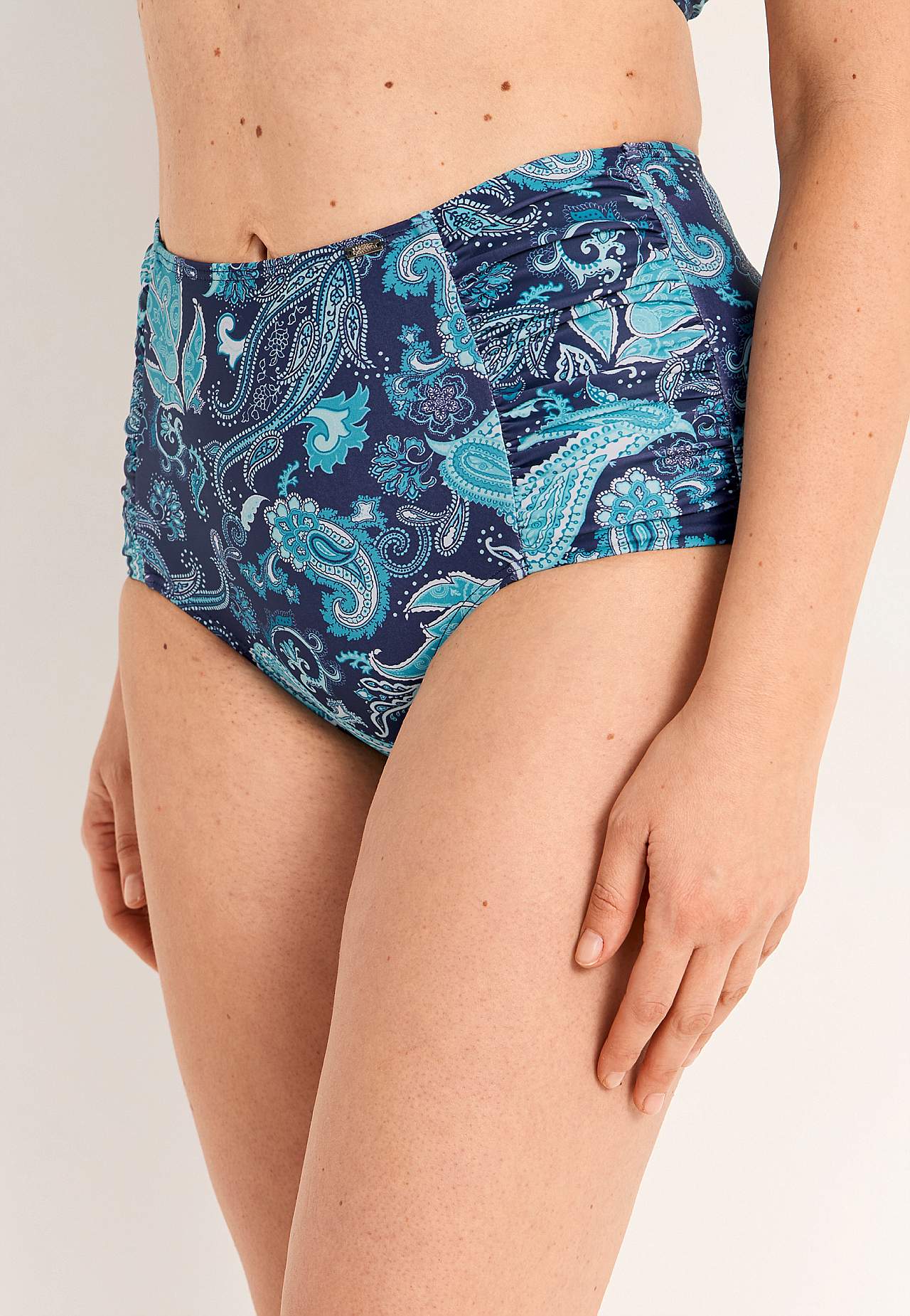Bikini biksītes ar augstu jostasvietu