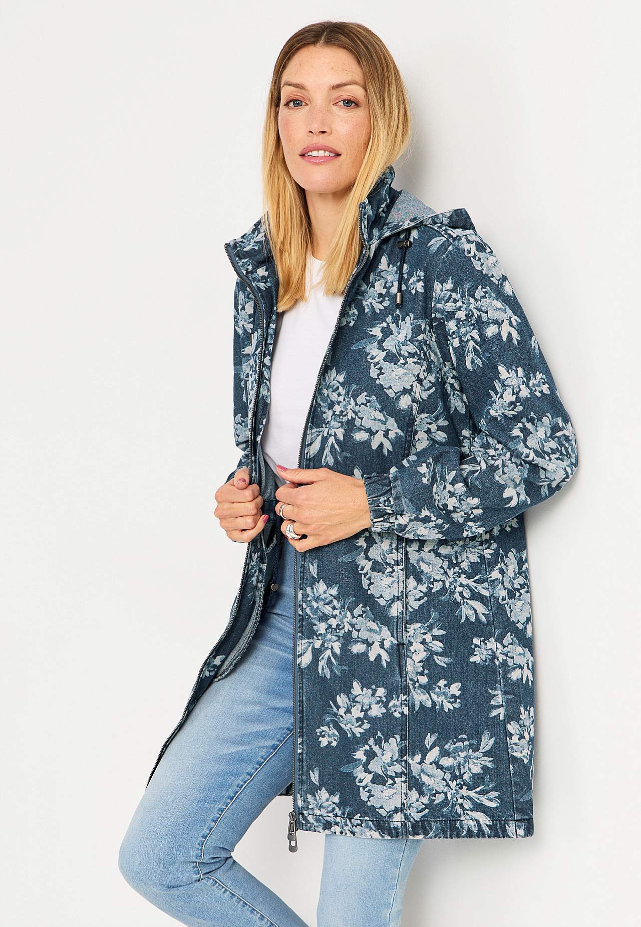 Rakstaina džinsa kapučjaka