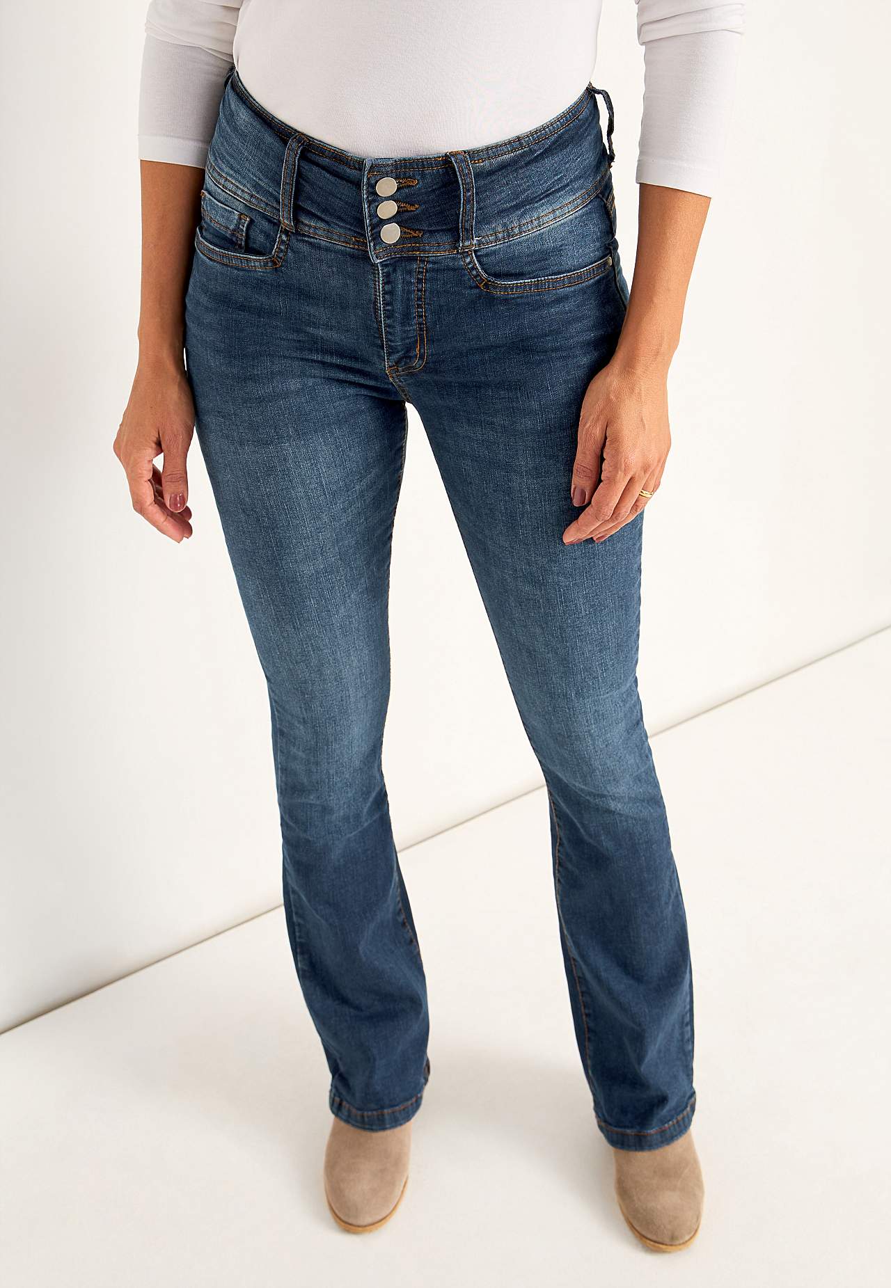 Bootcut piegriezuma džinsi ar augstu jostasvietu