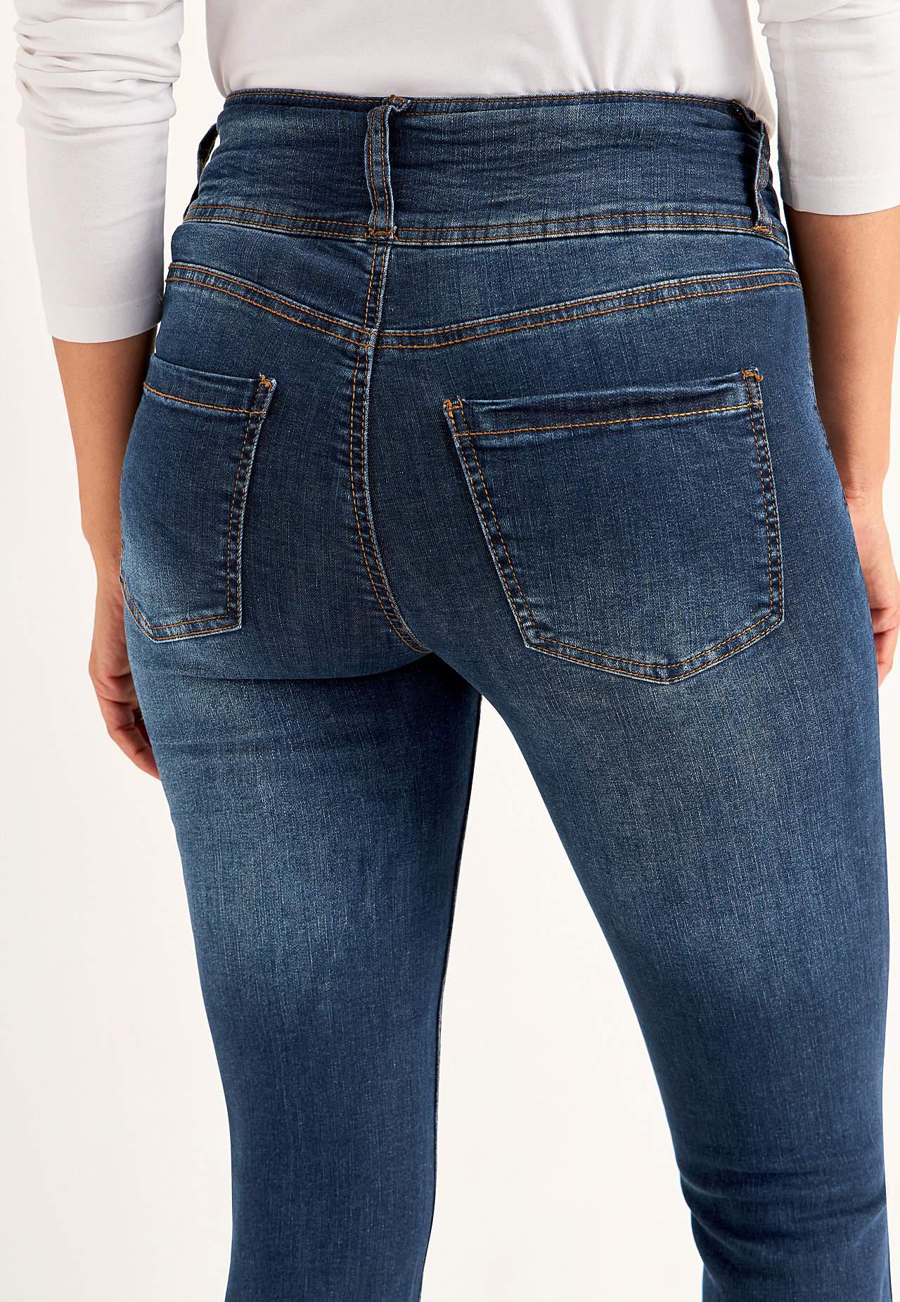 Bootcut piegriezuma džinsi ar augstu jostasvietu