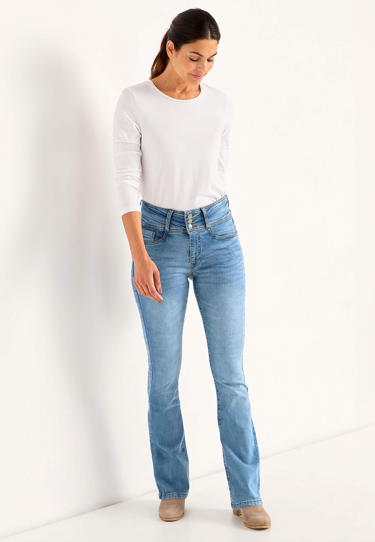 Bootcut piegriezuma džinsi ar augstu jostasvietu Jennifer
