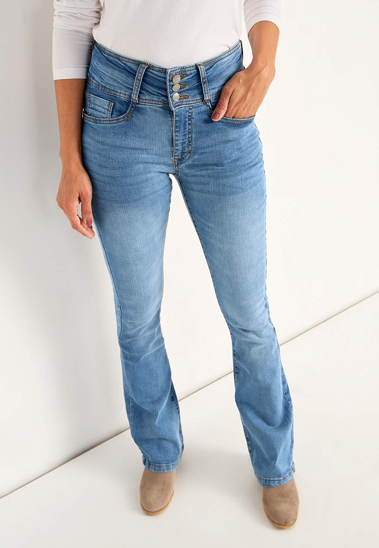 Bootcut piegriezuma džinsi ar augstu jostasvietu Jennifer