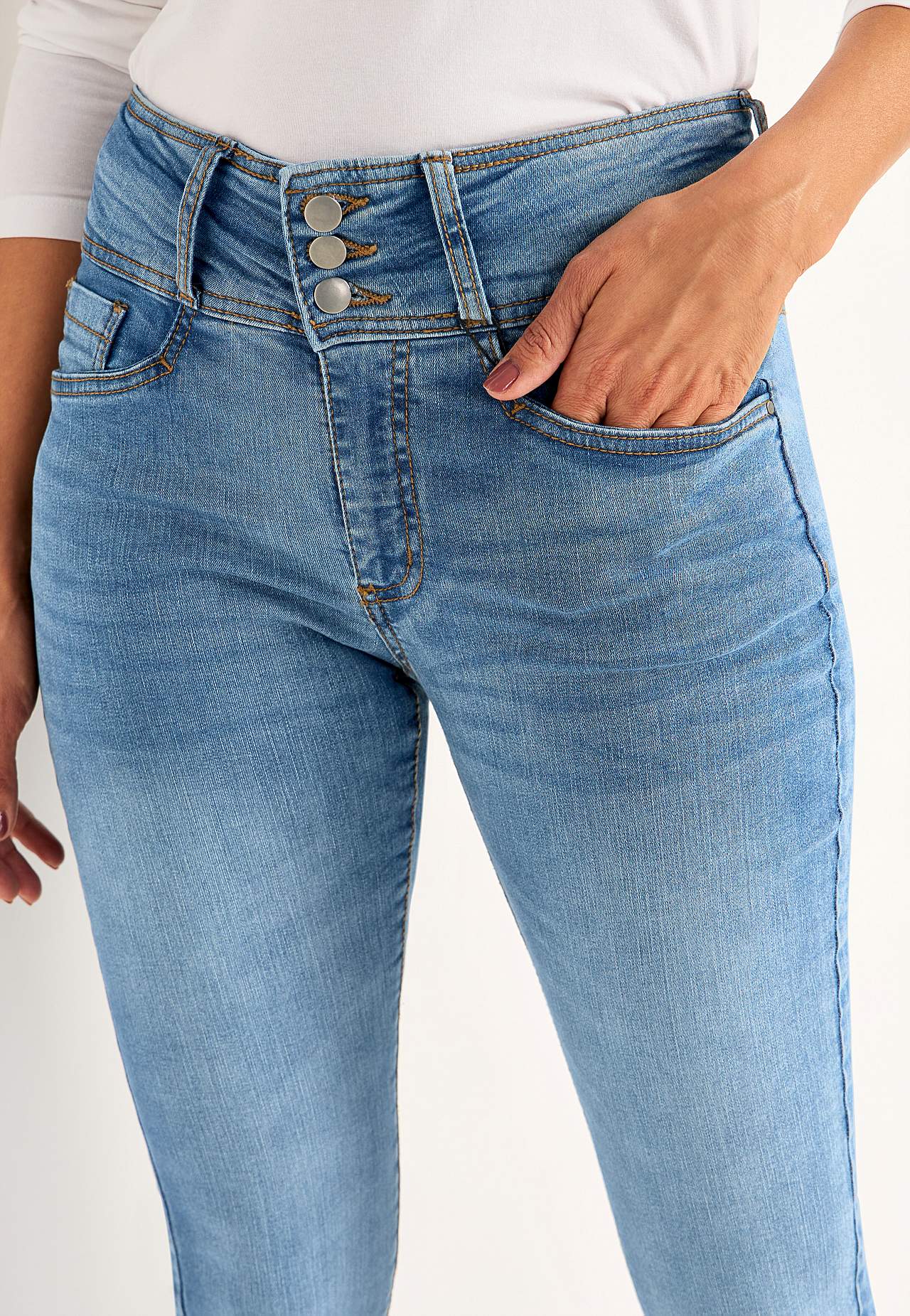 Bootcut piegriezuma džinsi ar augstu jostasvietu Jennifer