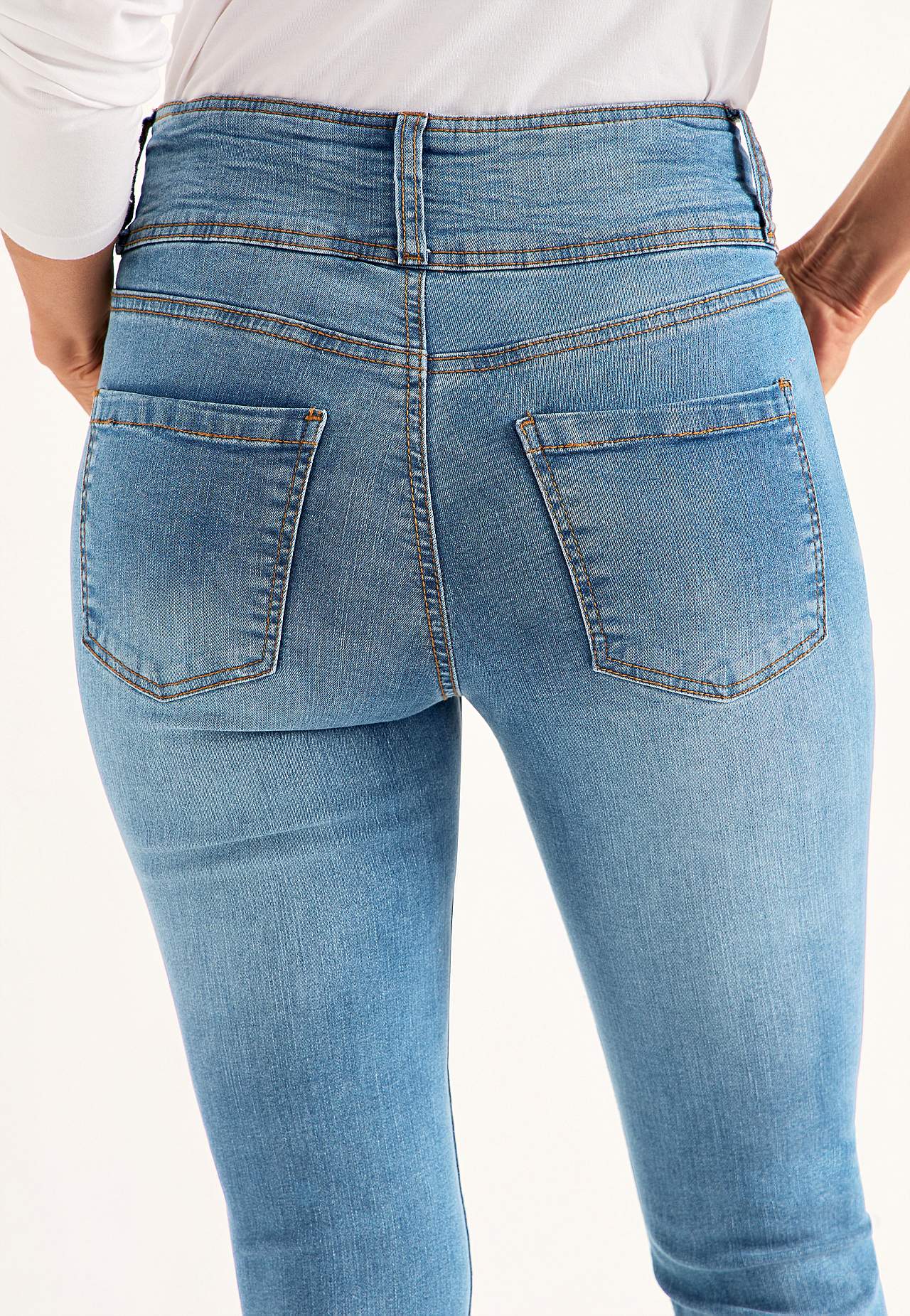 Bootcut piegriezuma džinsi ar augstu jostasvietu Jennifer