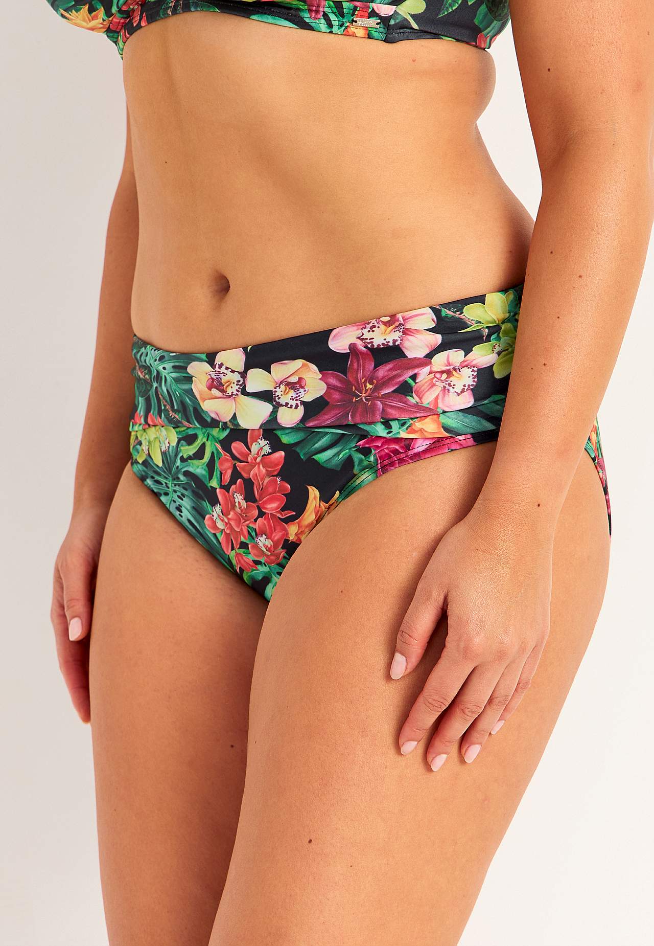 Bikini biksītes ar atlokāmu malu jostasvietā