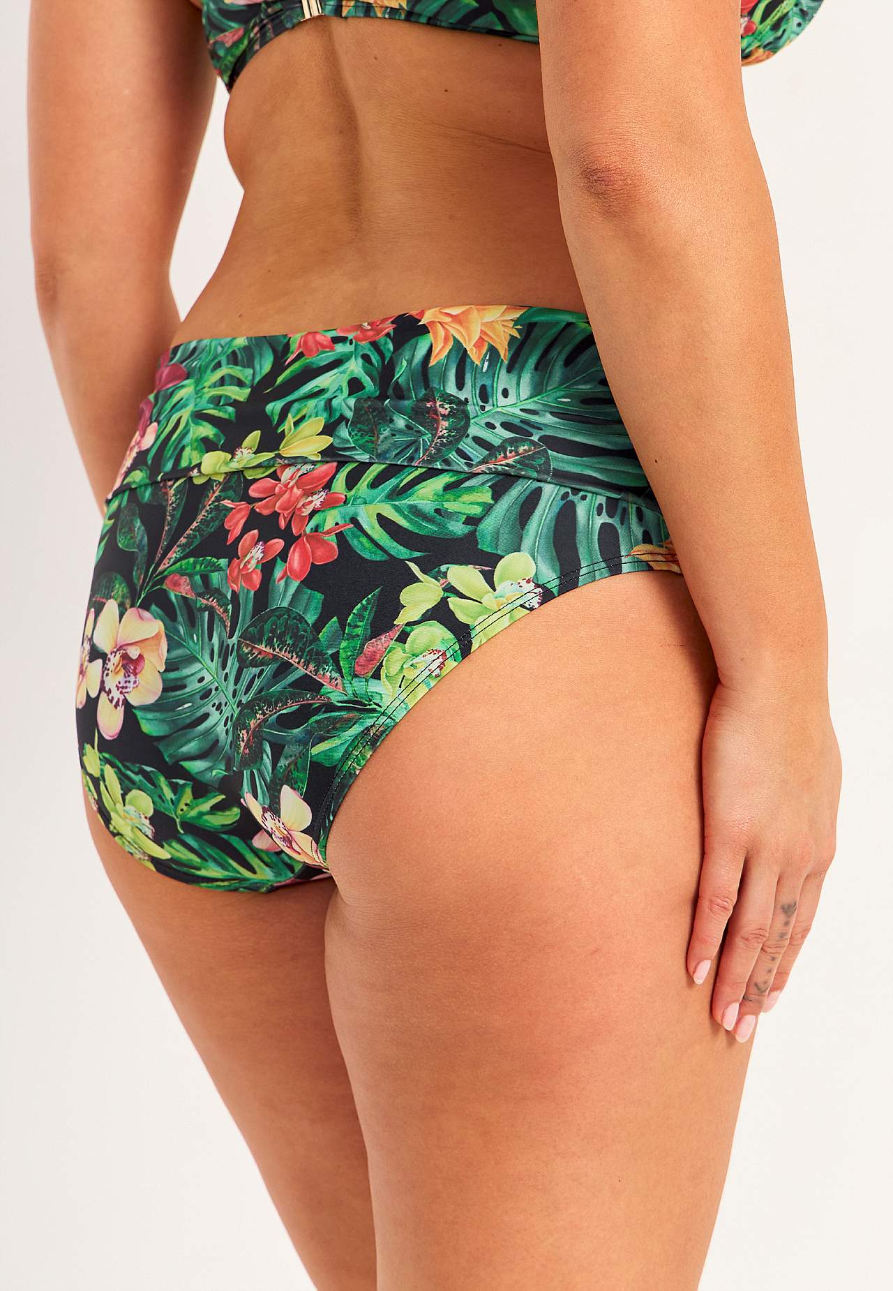 Bikini biksītes ar atlokāmu malu jostasvietā