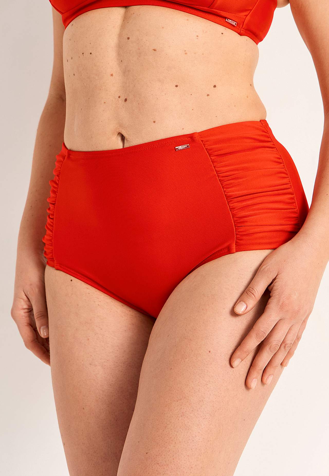 Vienkrāsainas bikini biksītes ar augstu jostasvietu Honolulu